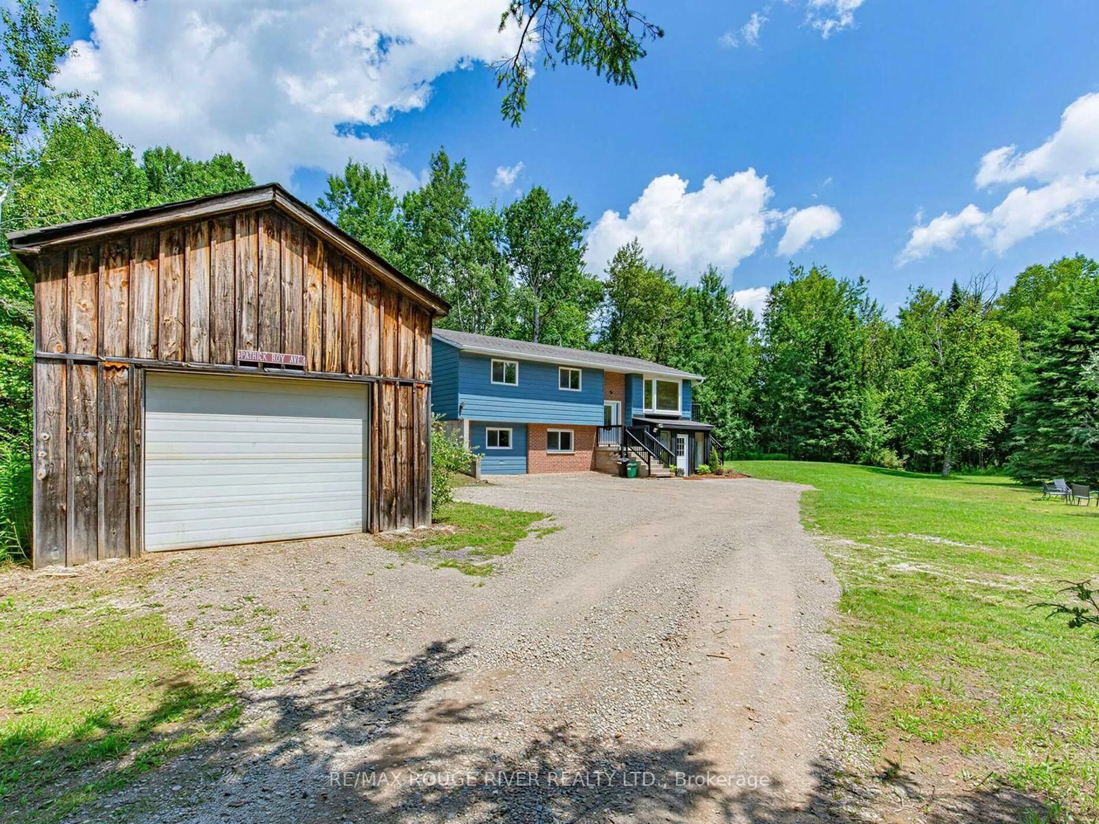 A pic from outside/outdoor area/front of a property/back of a property/a pic from drone, unknown for 555247 Mono-Amaranth Townline, Mono Ontario L9W 5M9