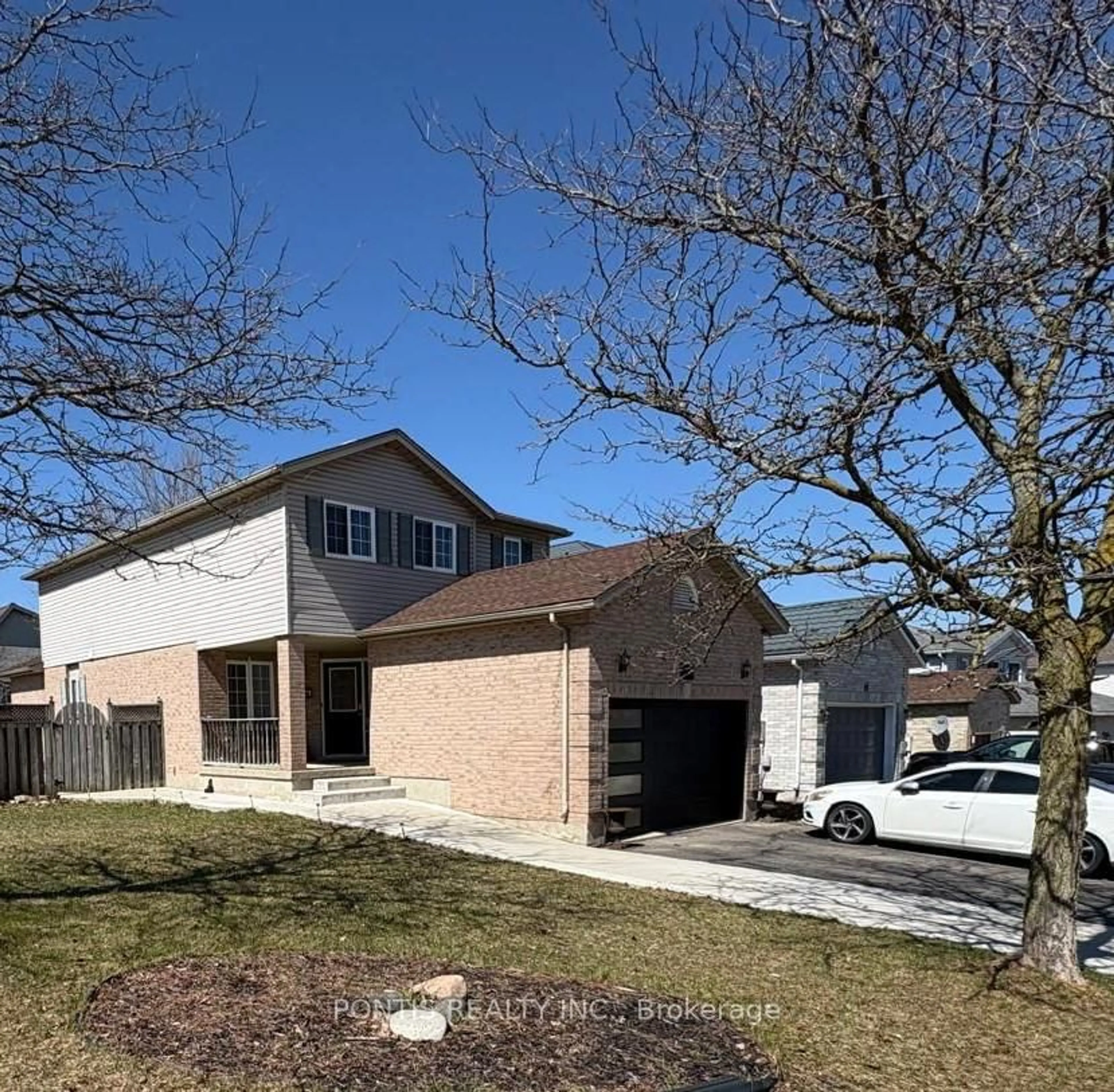 A pic from outside/outdoor area/front of a property/back of a property/a pic from drone, street for 40 Alderson Dr, Cambridge Ontario N3C 4C5