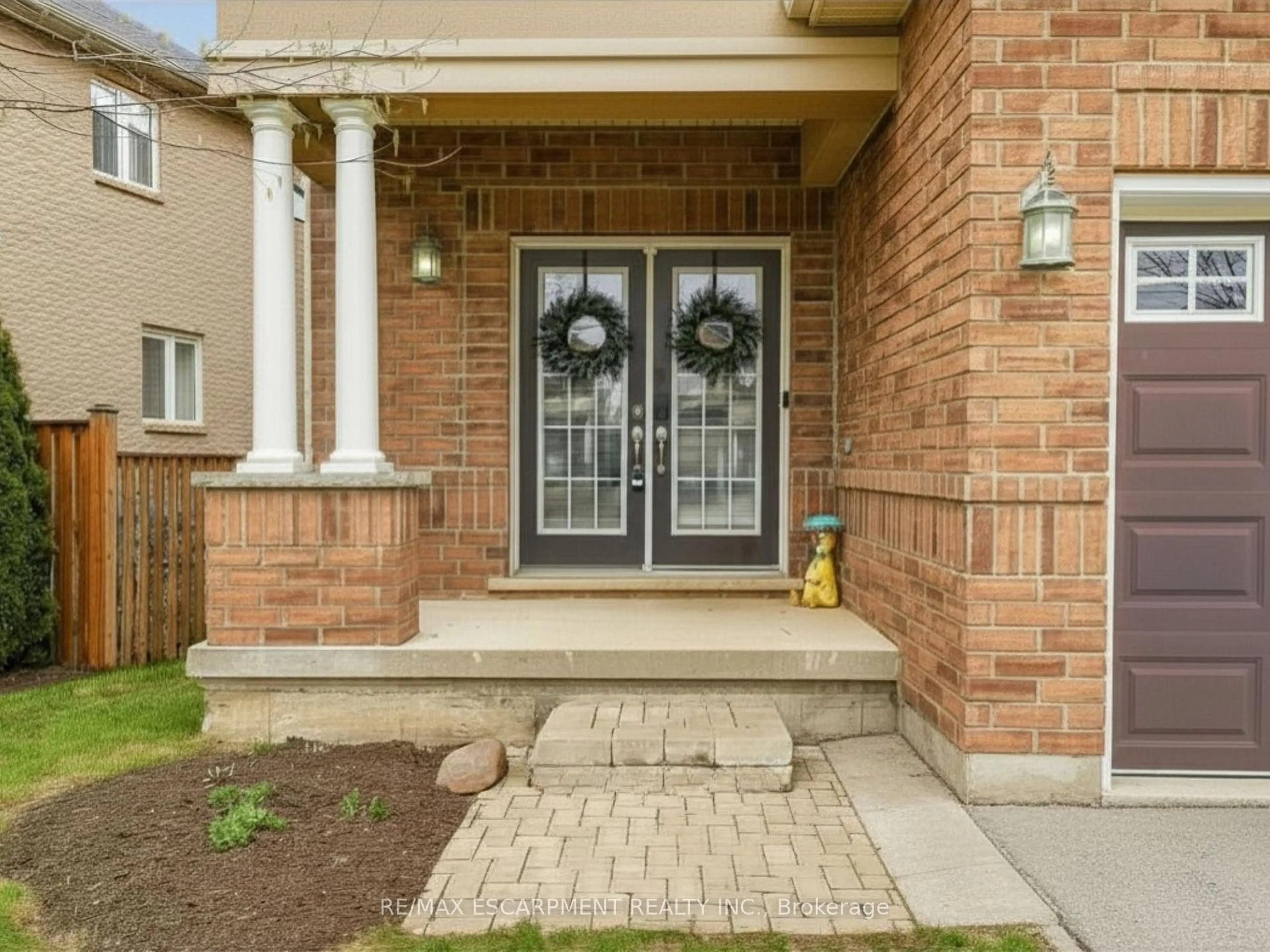 Indoor entryway for 21 House Lane, Hamilton Ontario L9K 0G1