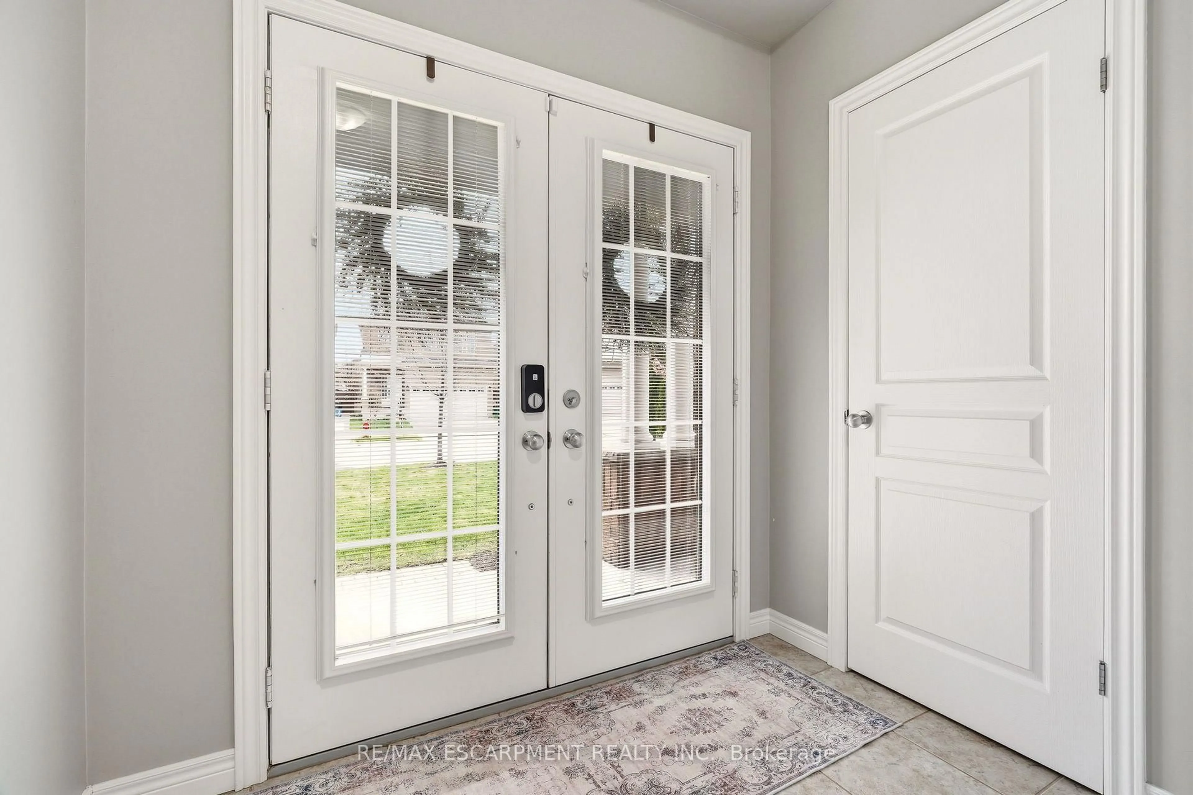 Indoor entryway for 21 House Lane, Hamilton Ontario L9K 0G1