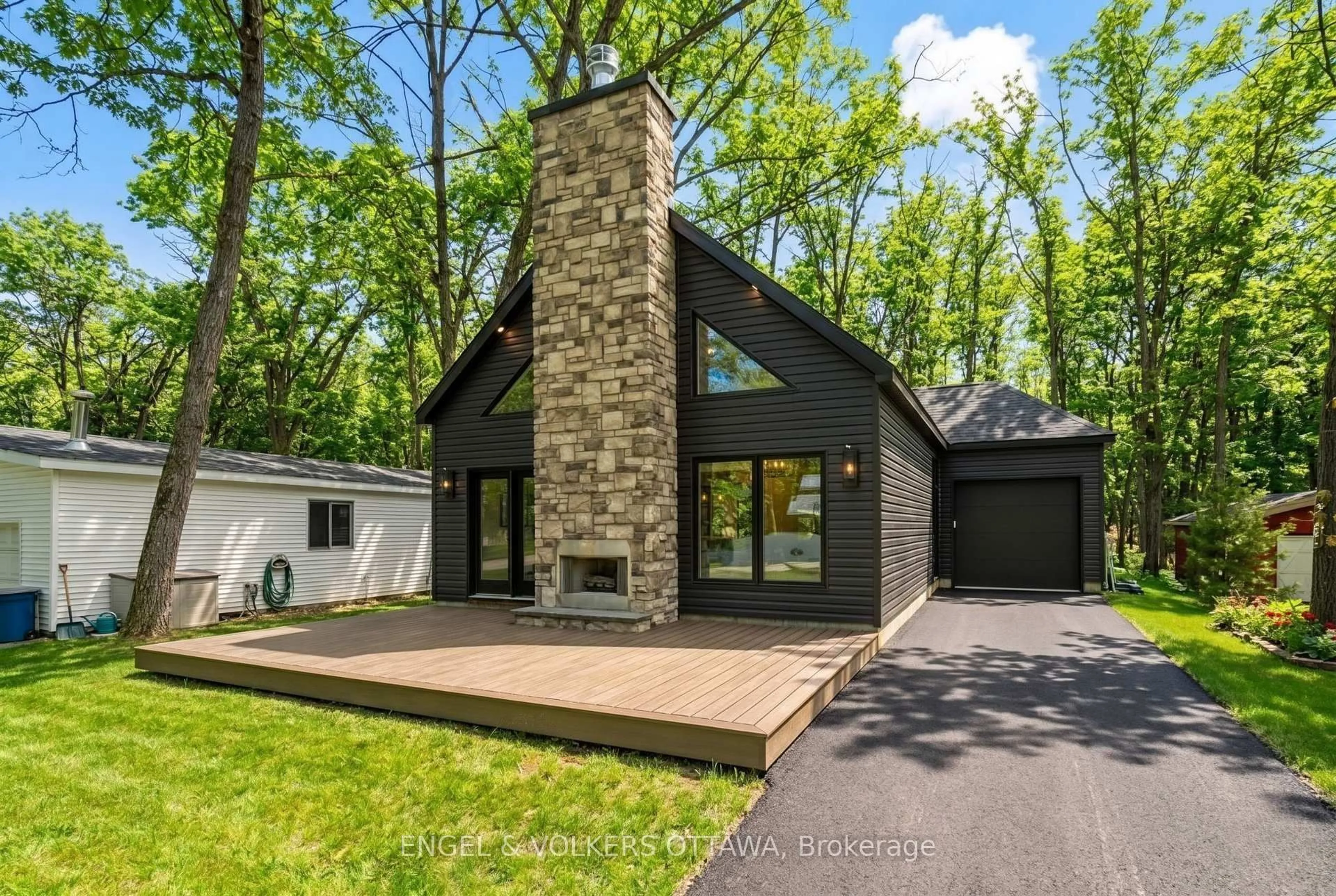 Home with vinyl exterior material, unknown for 557 Bayview Dr, Ottawa Ontario K0A 3M0