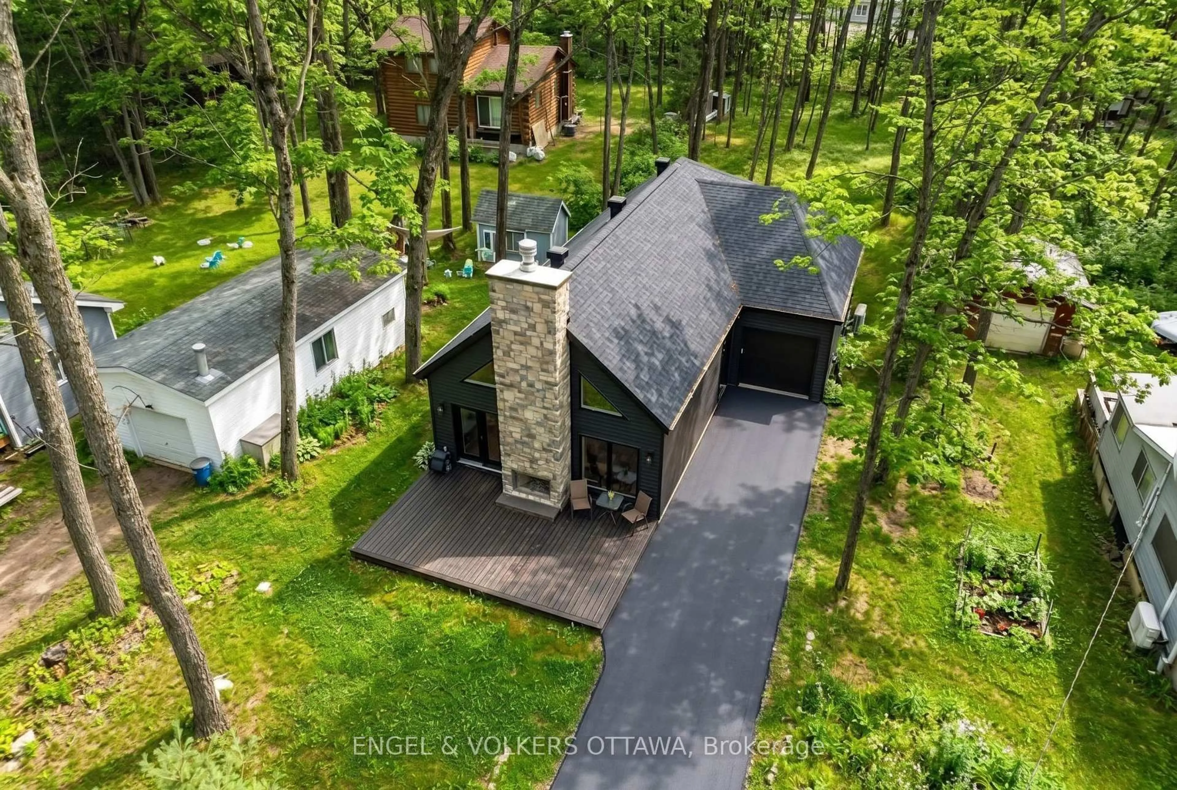 A pic from outside/outdoor area/front of a property/back of a property/a pic from drone, forest/trees view for 557 Bayview Dr, Ottawa Ontario K0A 3M0