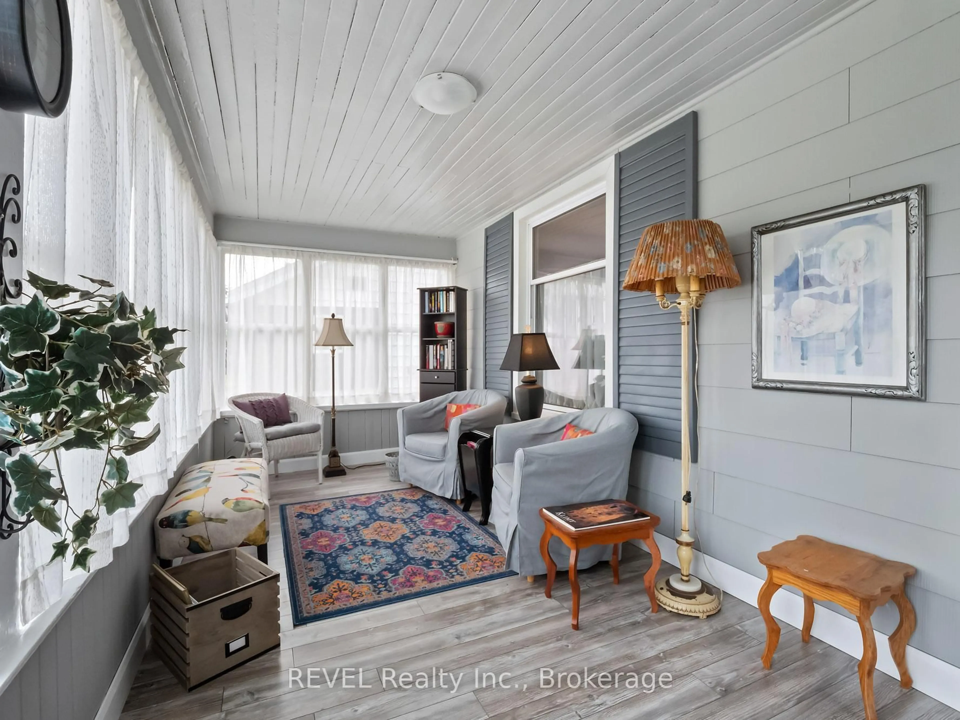 Living room with furniture, unknown for 259 Dufferin St, Fort Erie Ontario L2A 2T7