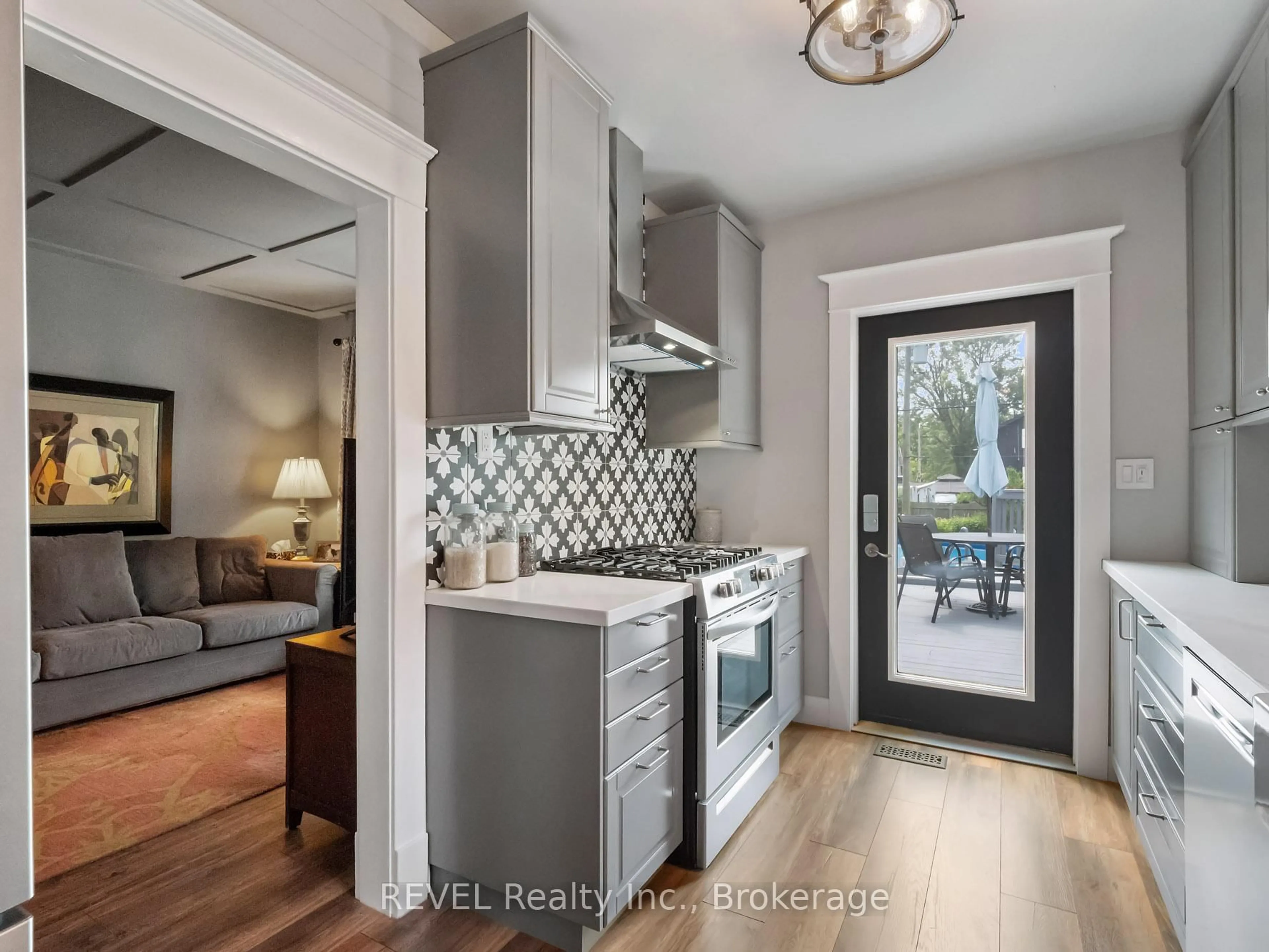 Open concept kitchen, ceramic/tile floor for 259 Dufferin St, Fort Erie Ontario L2A 2T7