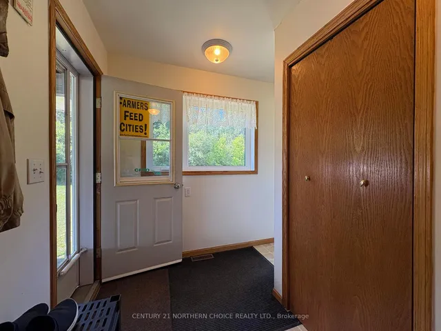 993 Fisher Rd, Emo 4