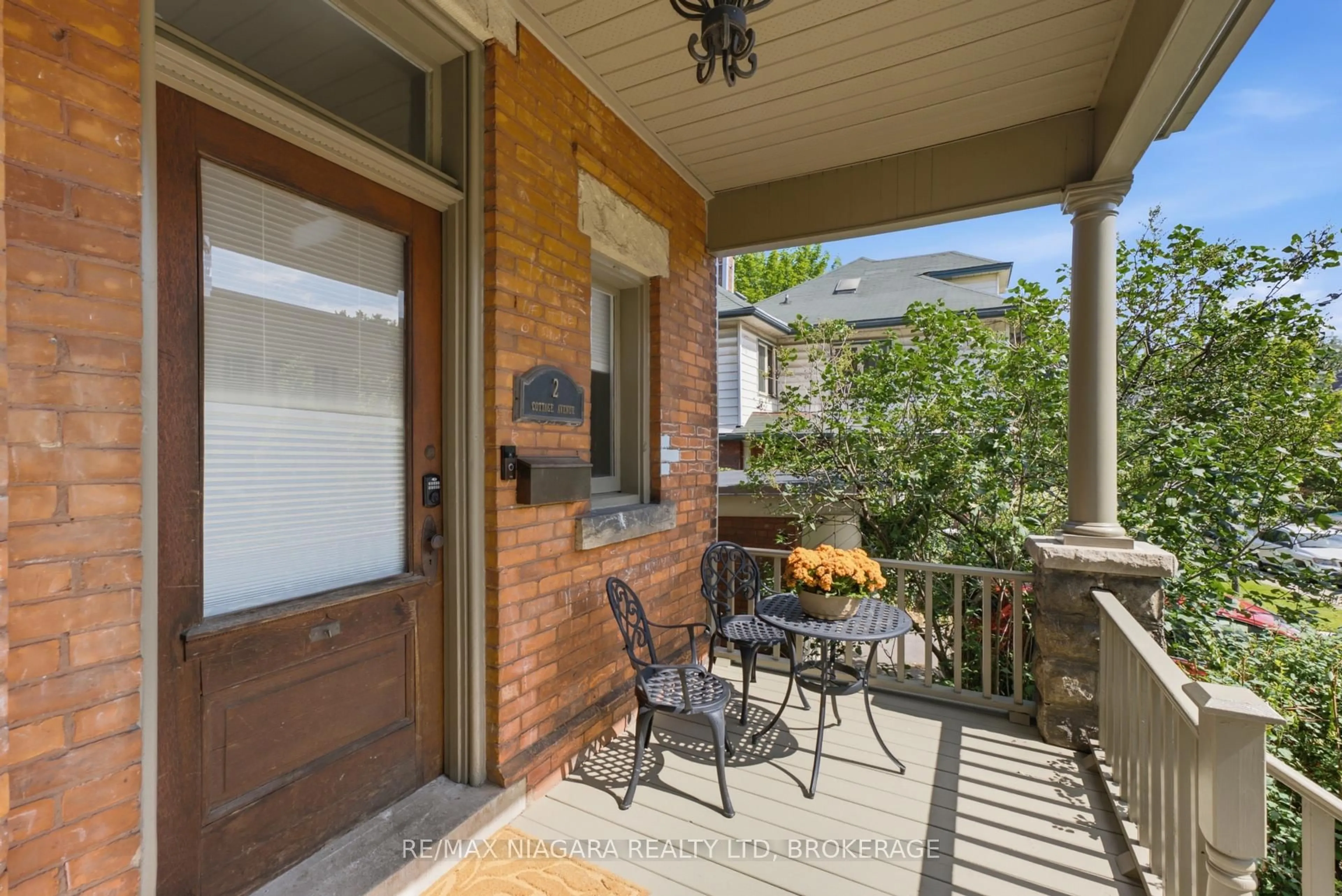 Patio, street for 2 Cottage Ave, Hamilton Ontario L8P 4G4
