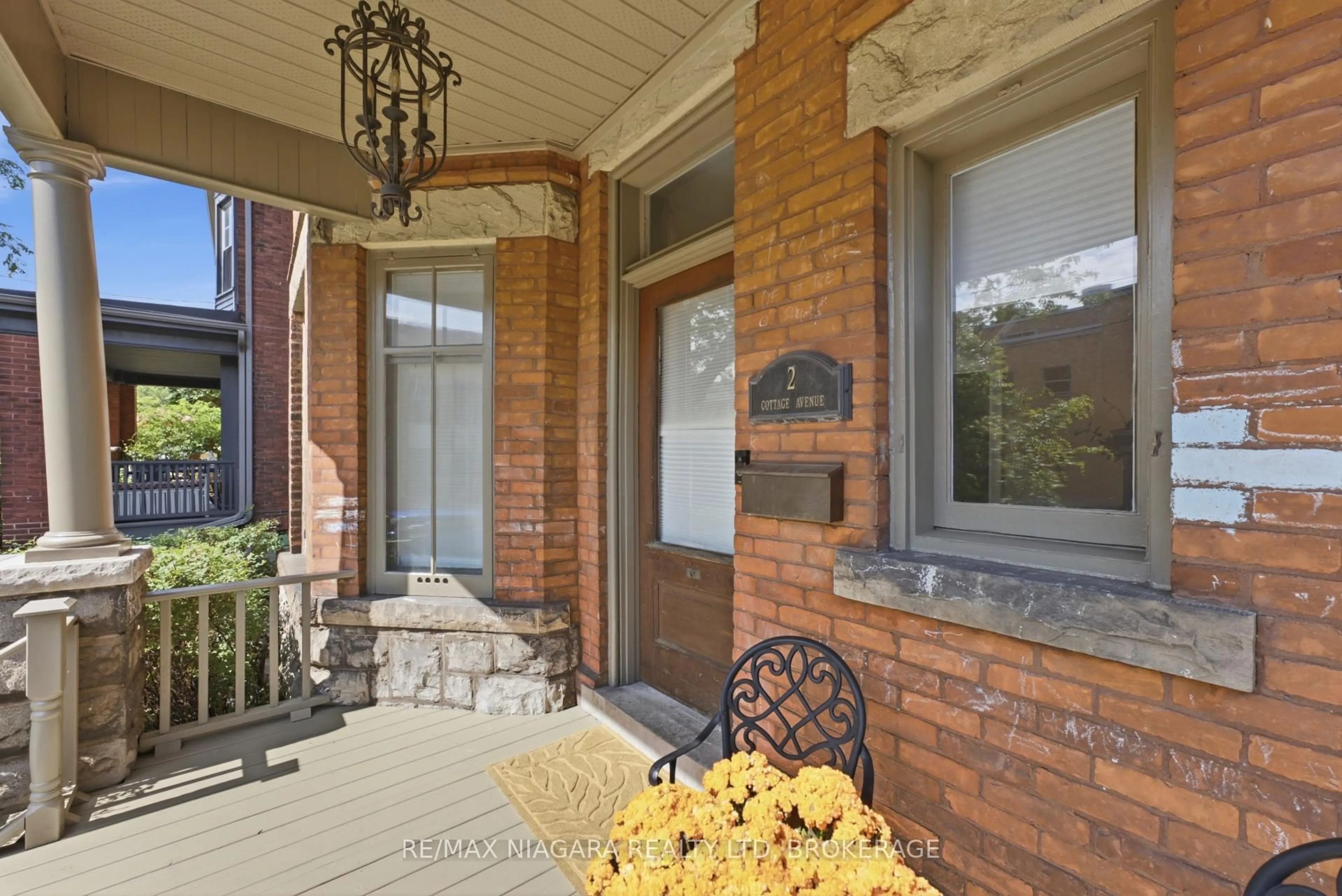 Unknown for 2 Cottage Ave, Hamilton Ontario L8P 4G4