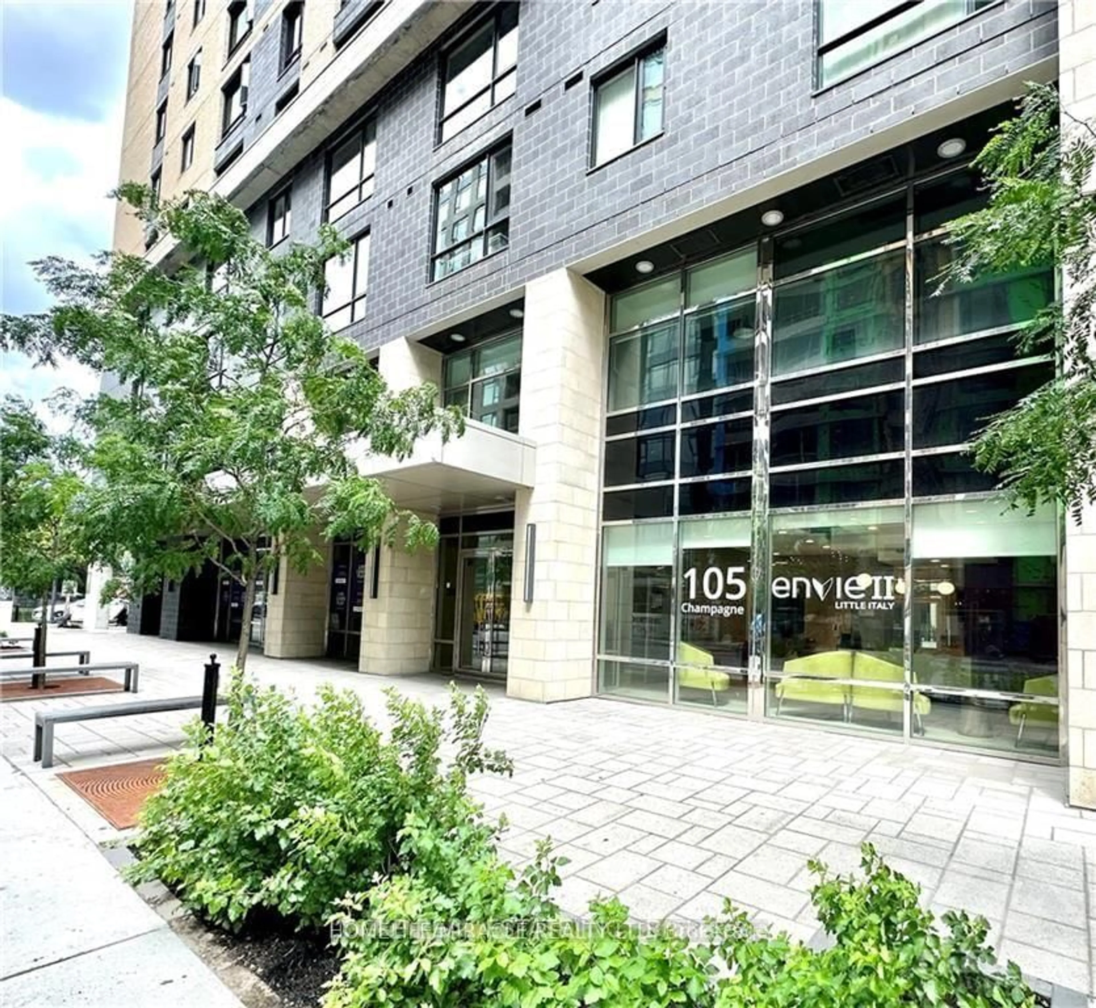 Indoor foyer for 105 Champagne Ave #1610, Ottawa Ontario K1S 5E5