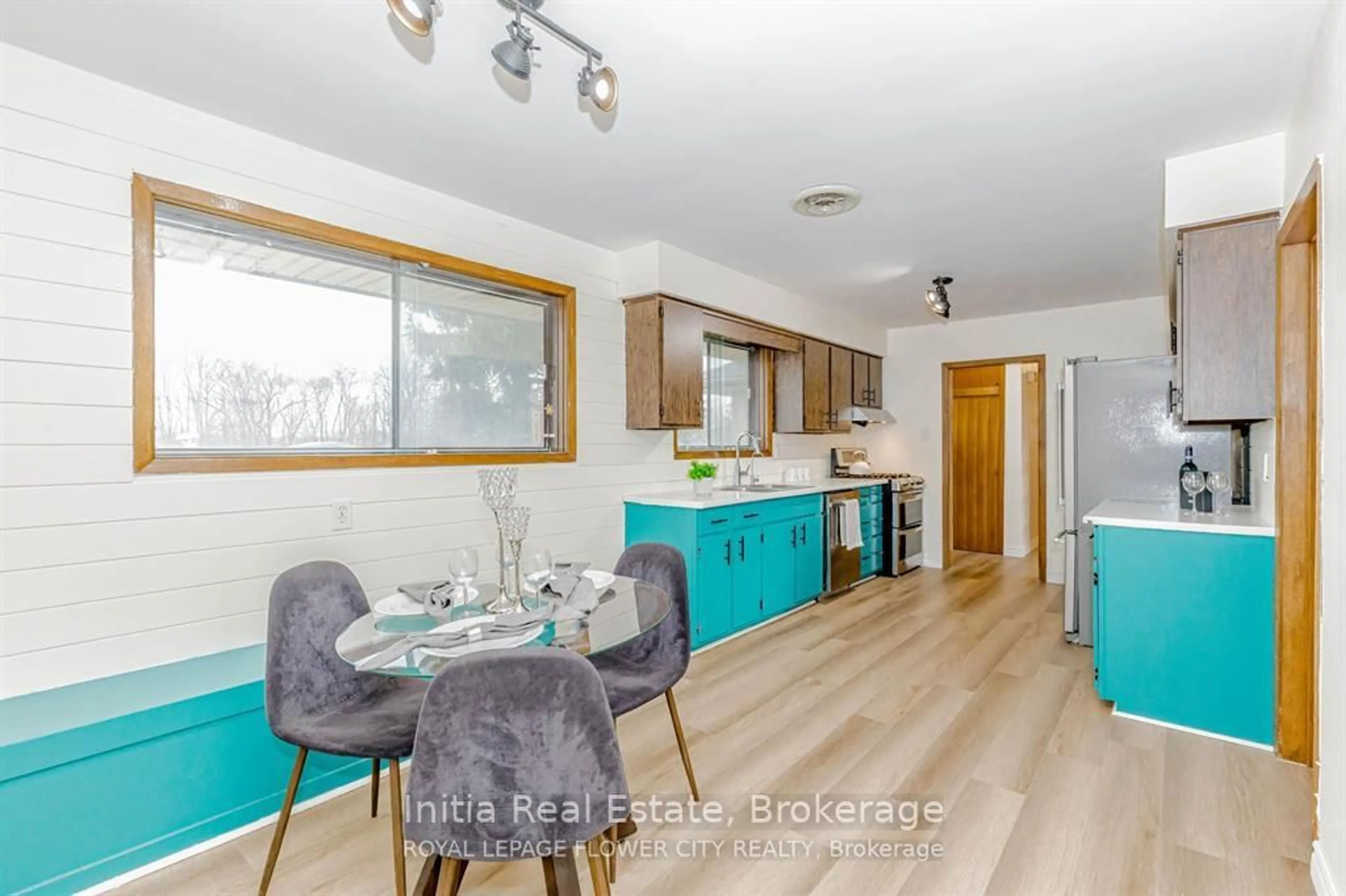 Open concept kitchen, wood/laminate floor for 1421 Fanshawe Park Rd, London North Ontario N5X 3Z9