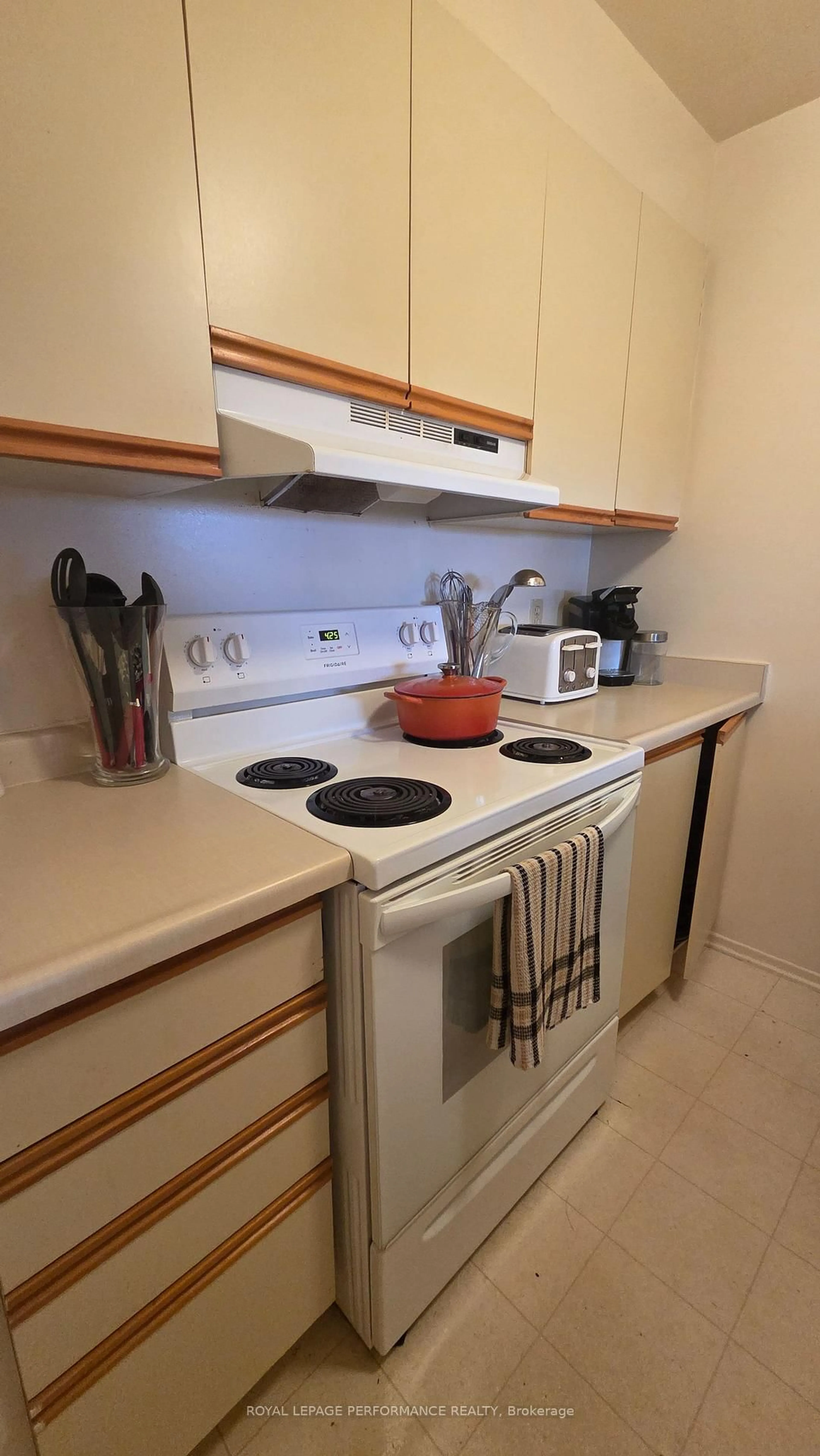 Standard kitchen, unknown for 218 Viewmount Dr #115, Ottawa Ontario K2E 7X5