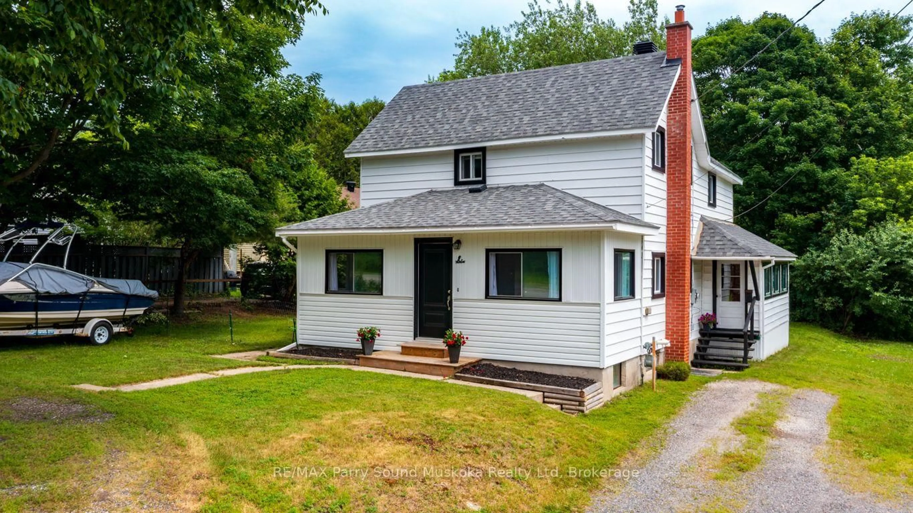 Home with vinyl exterior material, street for 6 Prospect St, Parry Sound Ontario P2A 2B6