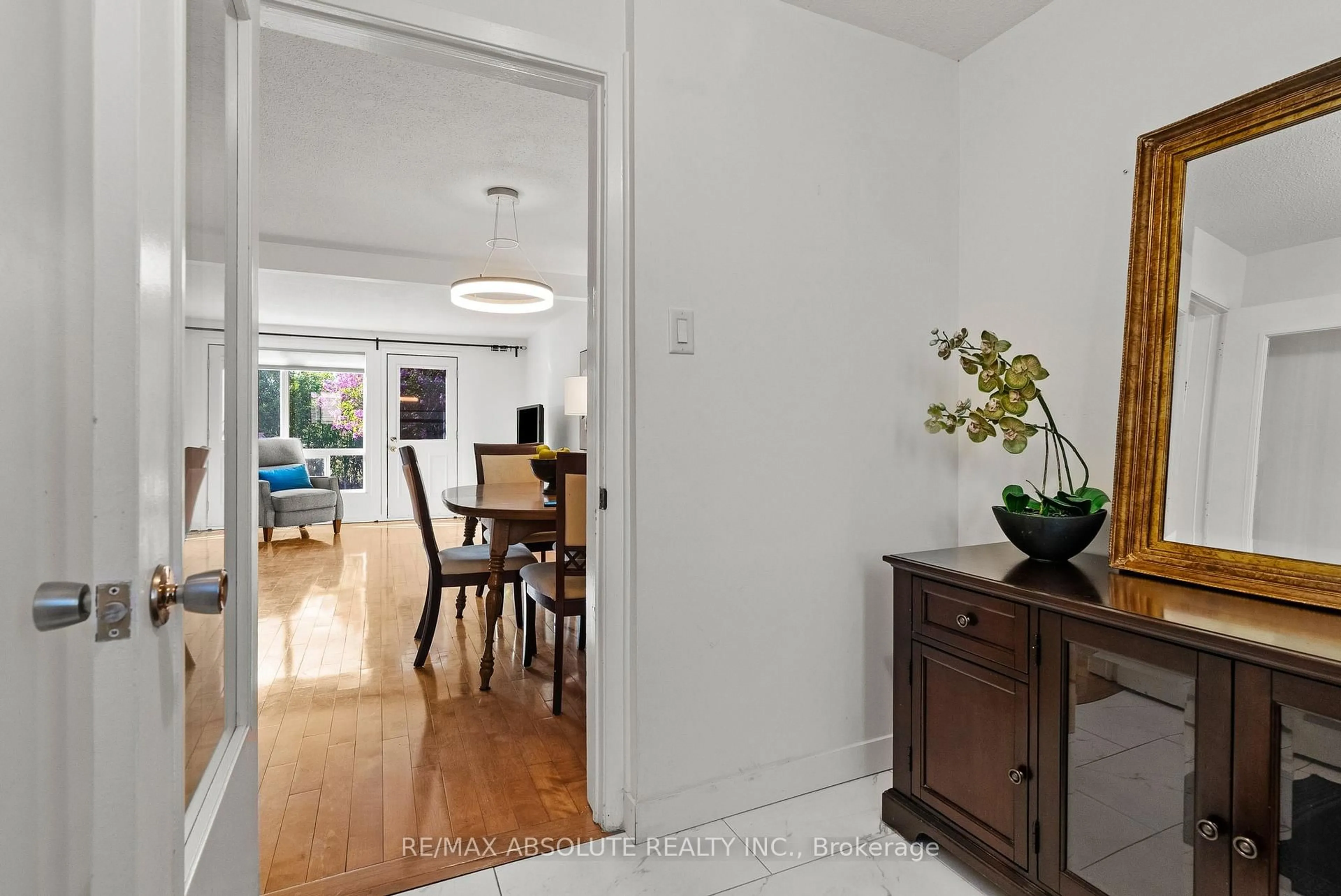 Indoor entryway for 413 Woodfield Dr ##D, Ottawa Ontario K2G 4B7