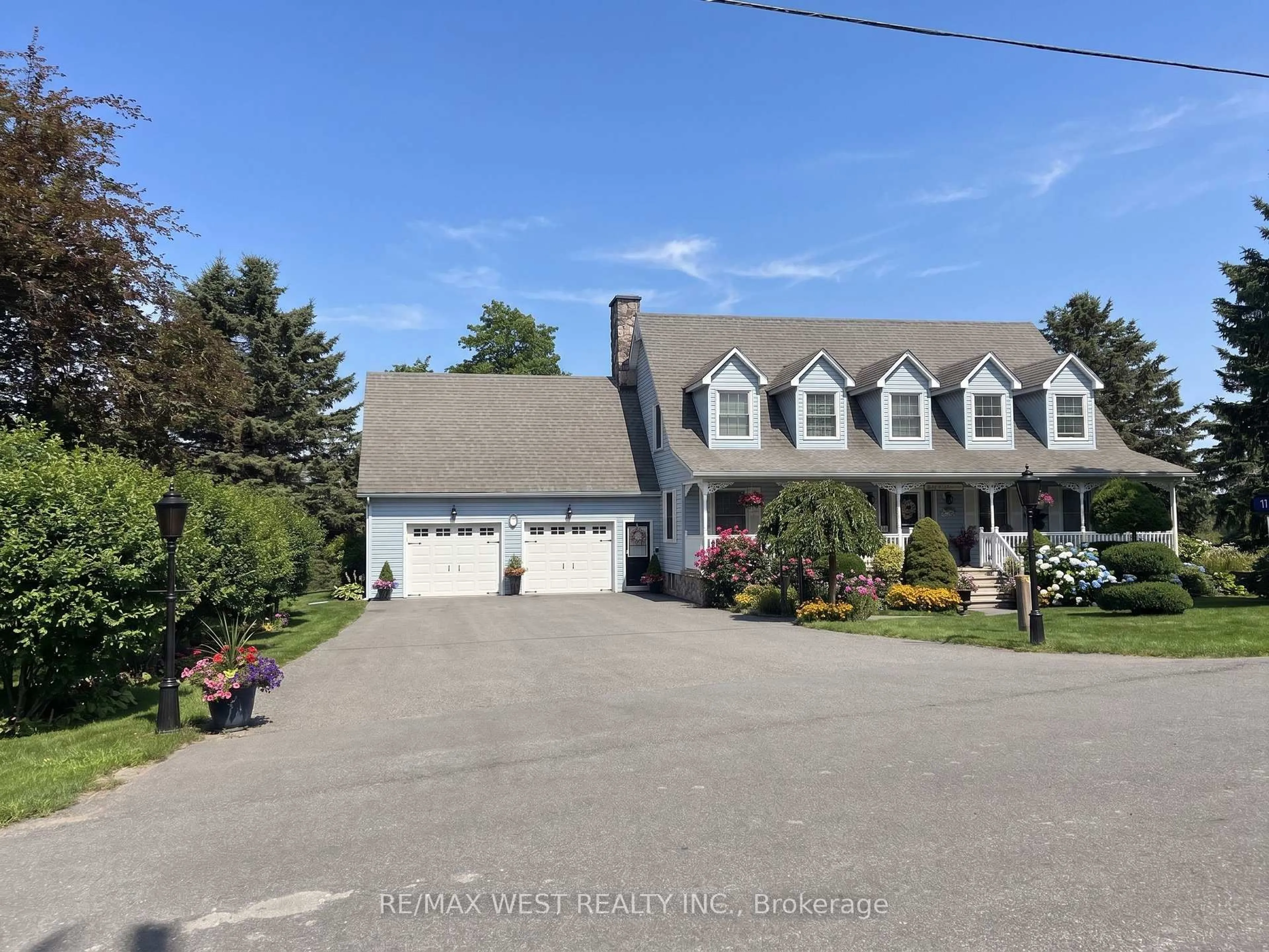 A pic from outside/outdoor area/front of a property/back of a property/a pic from drone, street for 17 Forest Hill Dr, Hamilton Township Ontario K9A 4J9
