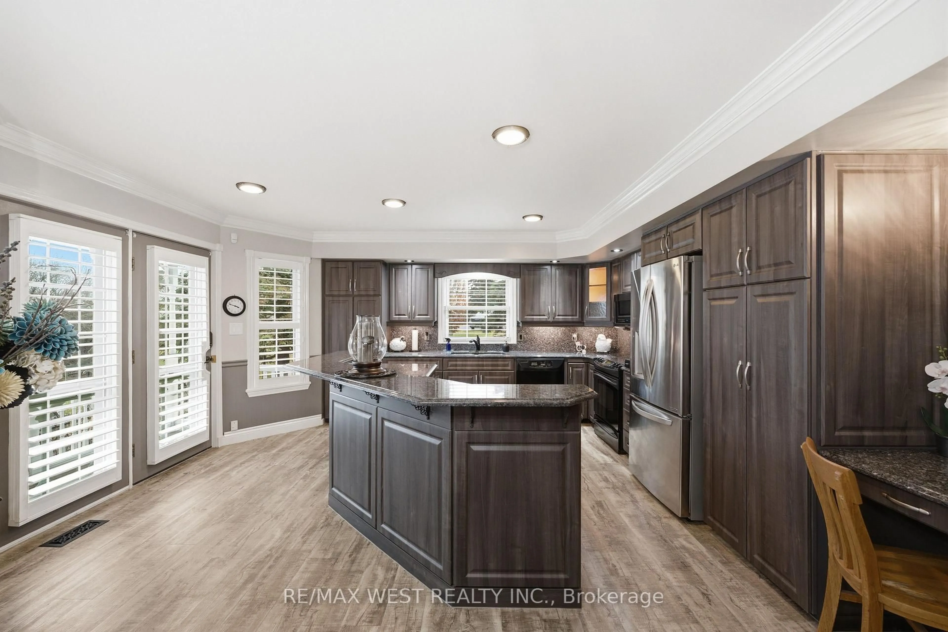 Open concept kitchen, ceramic/tile floor for 17 Forest Hill Dr, Hamilton Township Ontario K9A 4J9