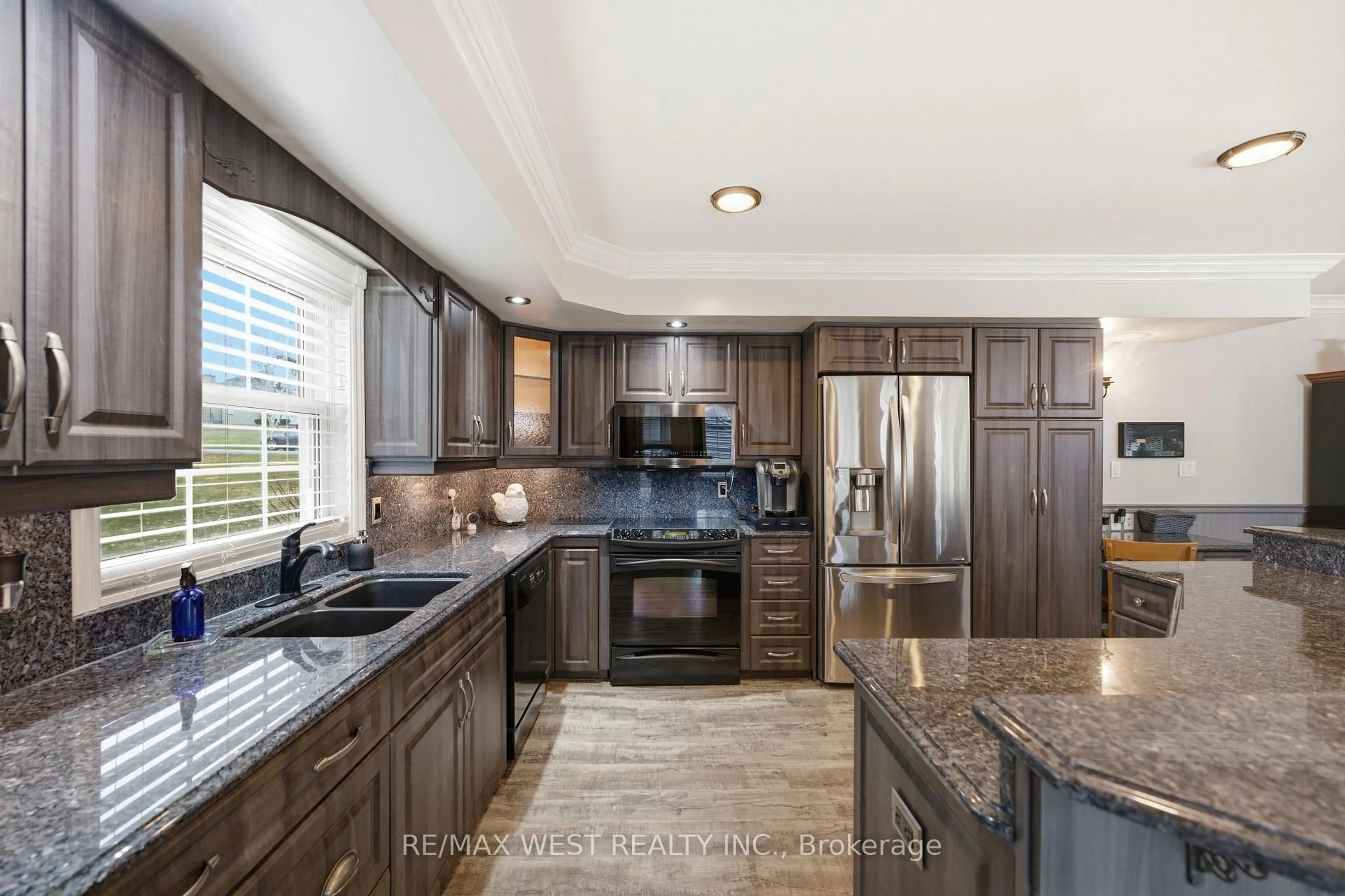 Open concept kitchen, ceramic/tile floor for 17 Forest Hill Dr, Hamilton Township Ontario K9A 4J9