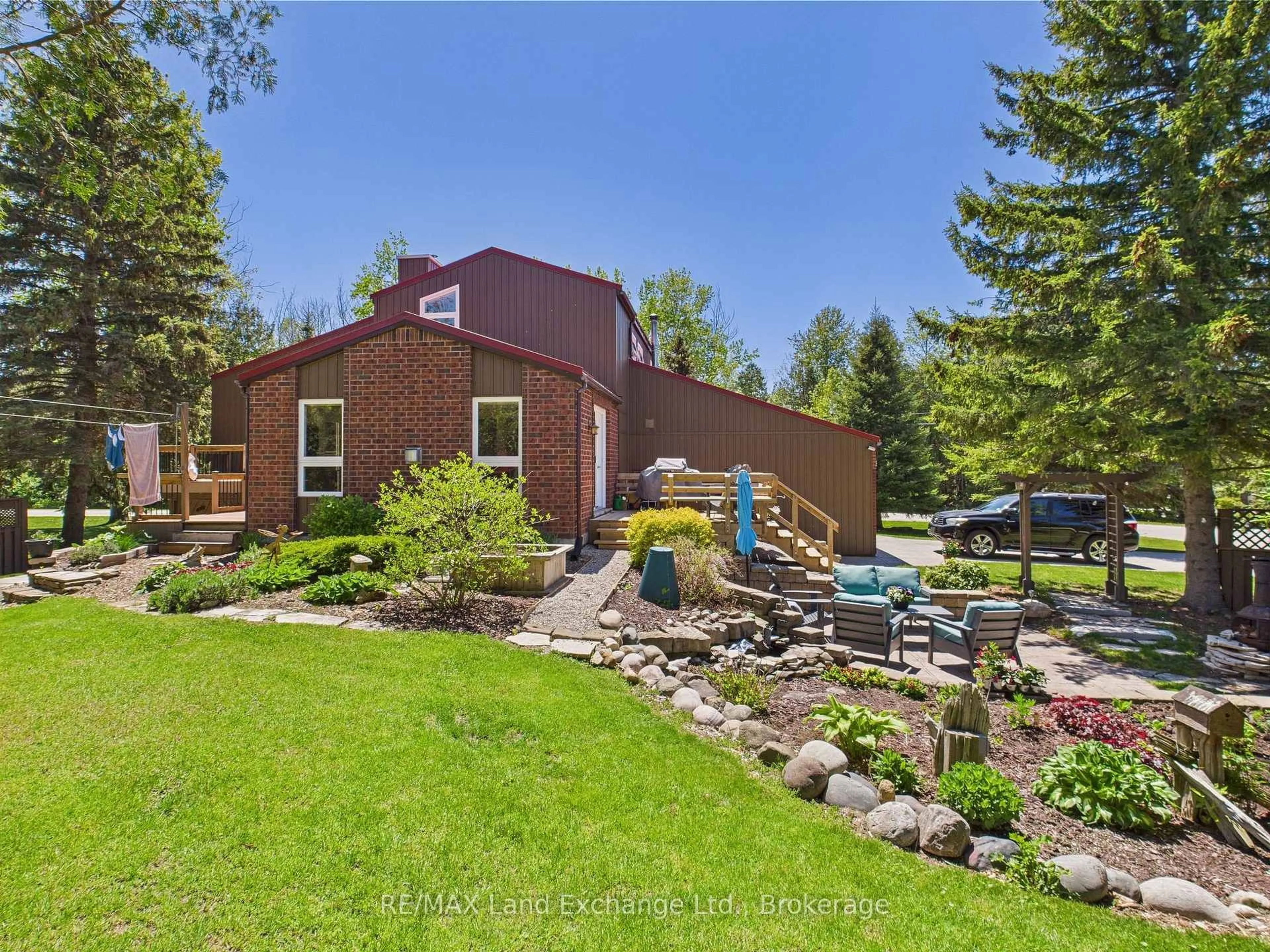 A pic from outside/outdoor area/front of a property/back of a property/a pic from drone, water/lake/river/ocean view for 40 Eastwood Cres, Kincardine Ontario N2Z 2X6