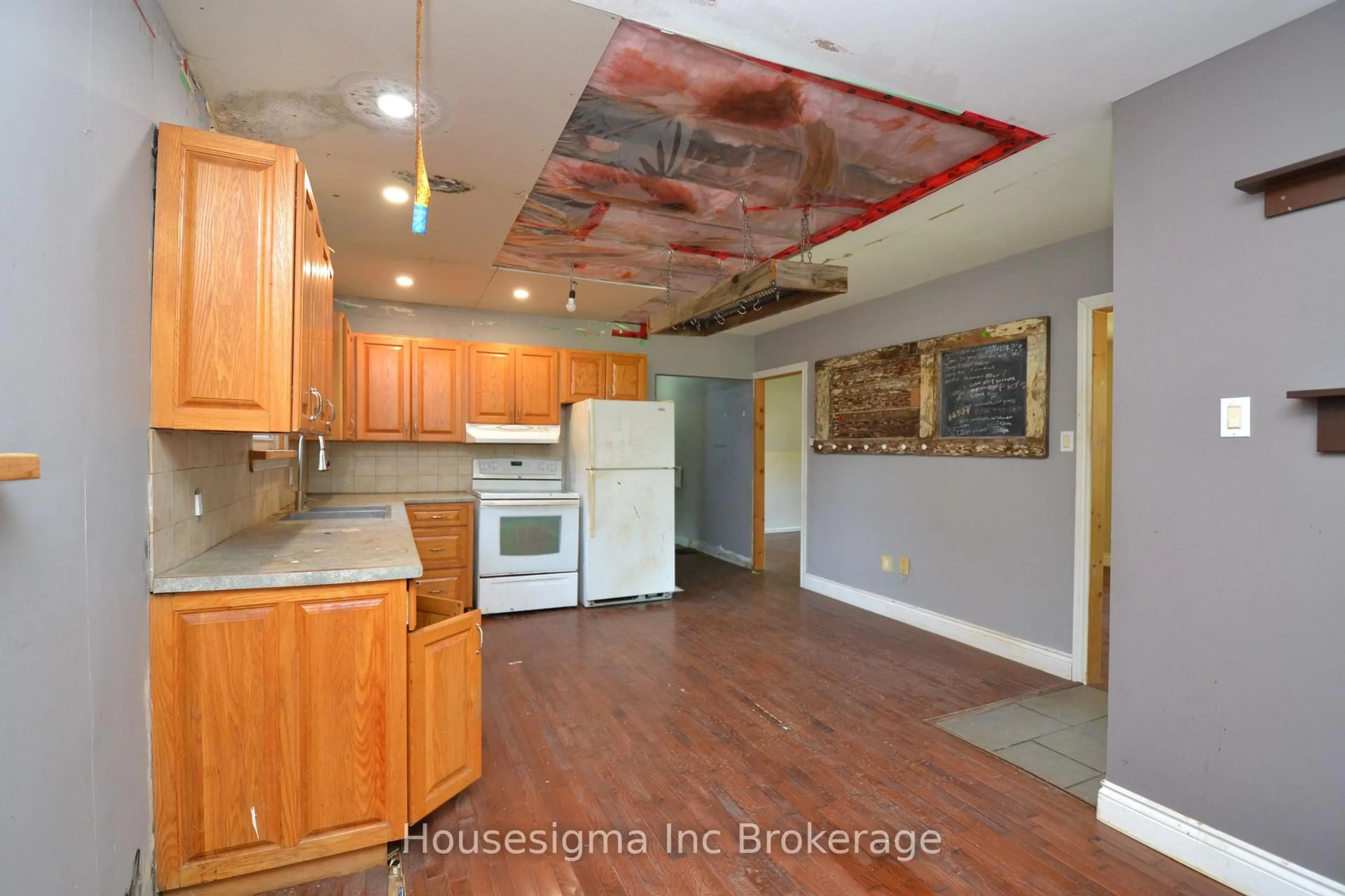 Open concept kitchen, unknown for 291 Victoria St, Woodstock Ontario N4S 6W4
