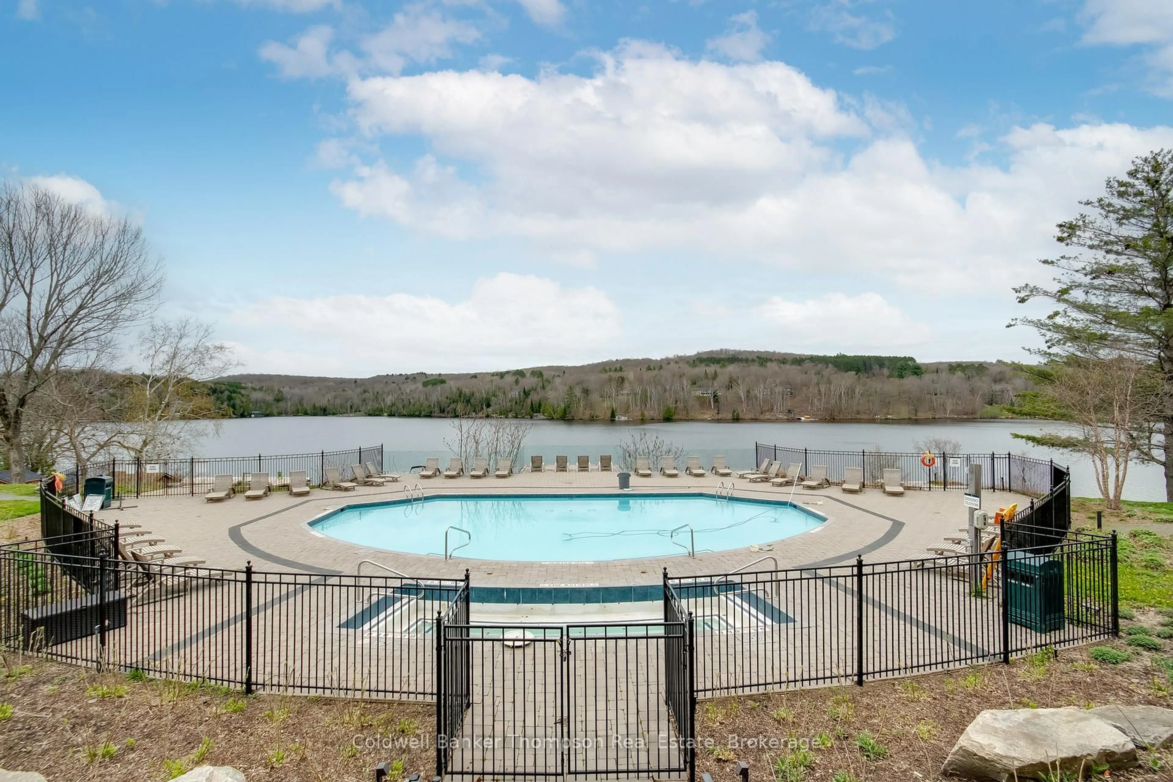 Pool for 25 PEN LAKE POINT Rd #403, Huntsville Ontario P1H 1A9