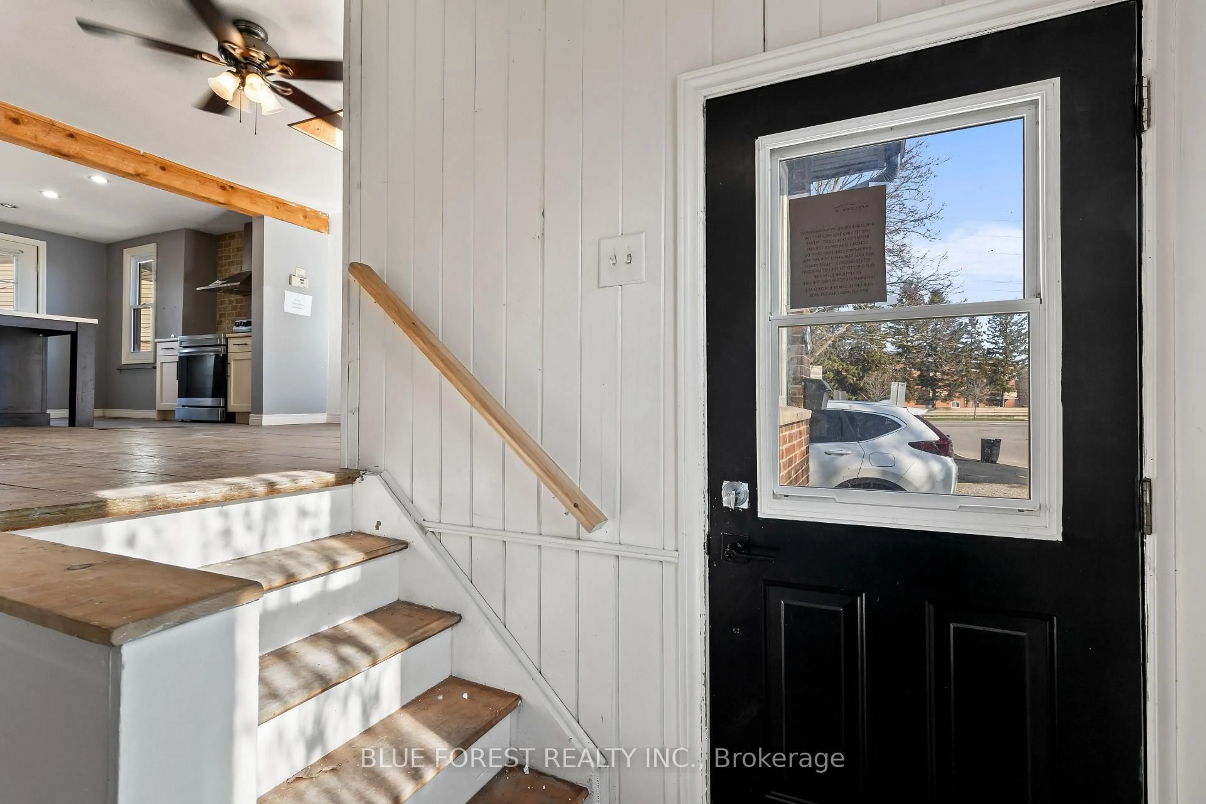 Indoor entryway for 1289 Sorrel Rd, London East Ontario N5V 2N6