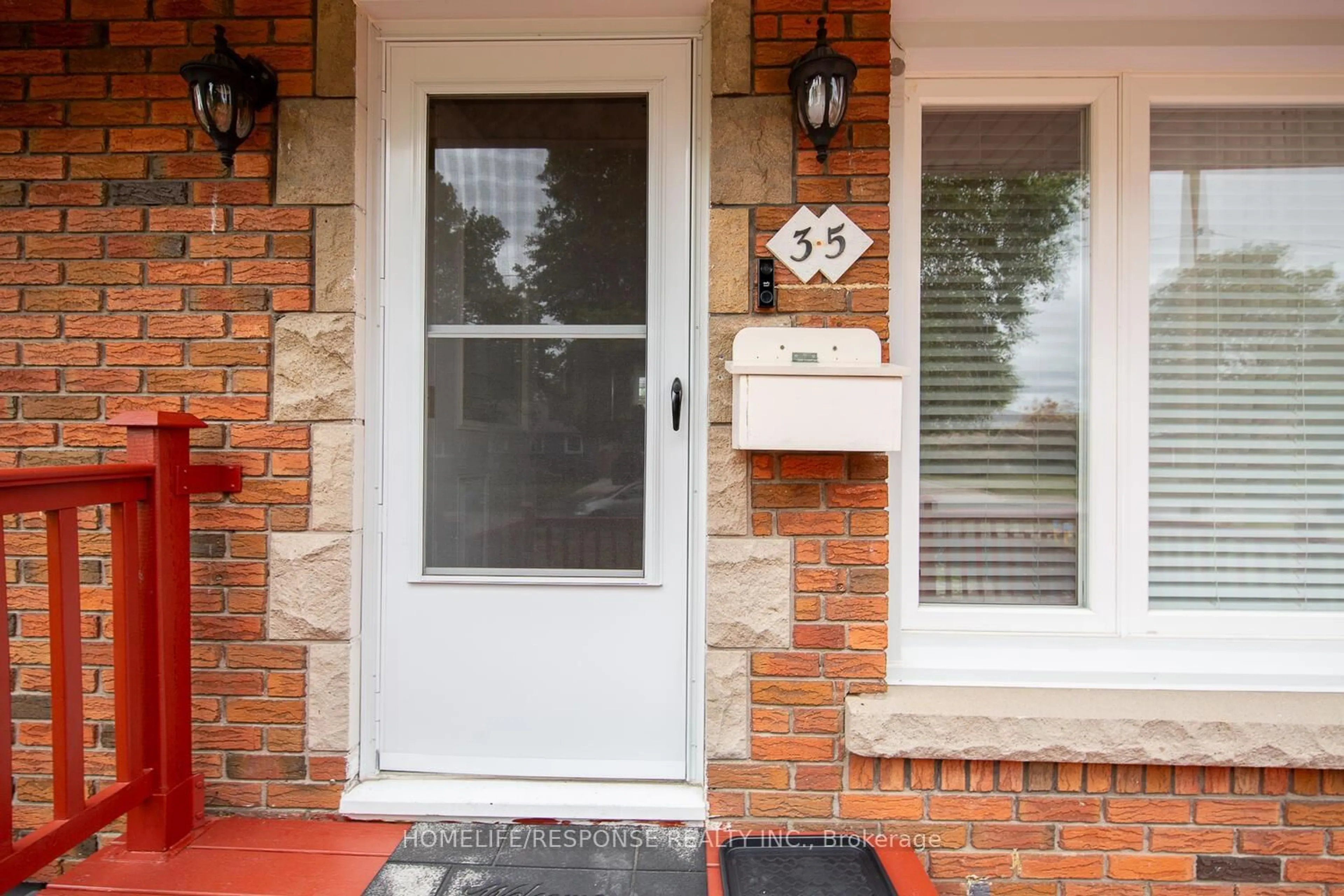 Home with brick exterior material, street for 35 PARKDALE Dr, Thorold Ontario L2V 2N5