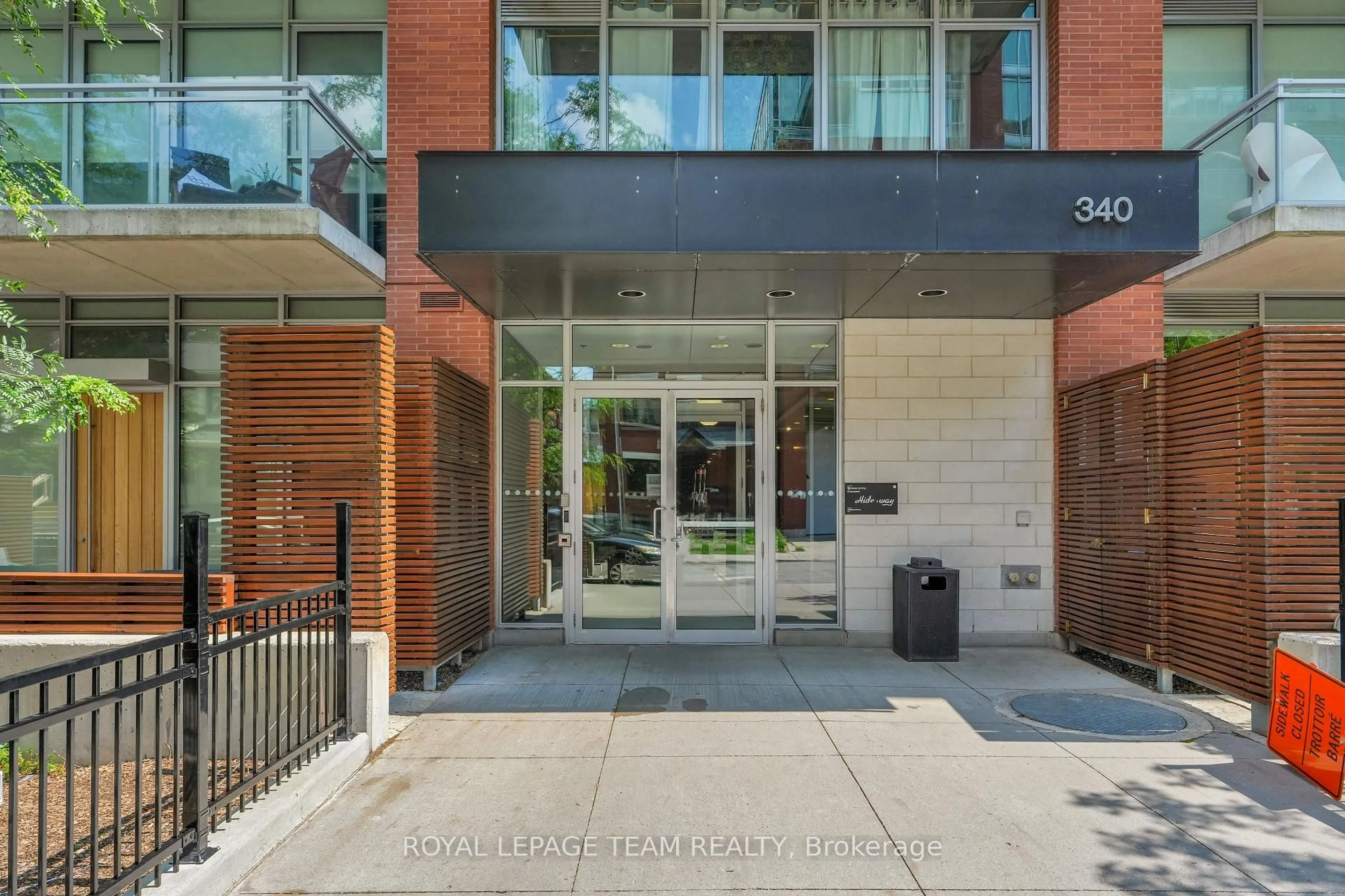 Indoor foyer for 340 Mcleod St #532, Ottawa Ontario K2P 1A4