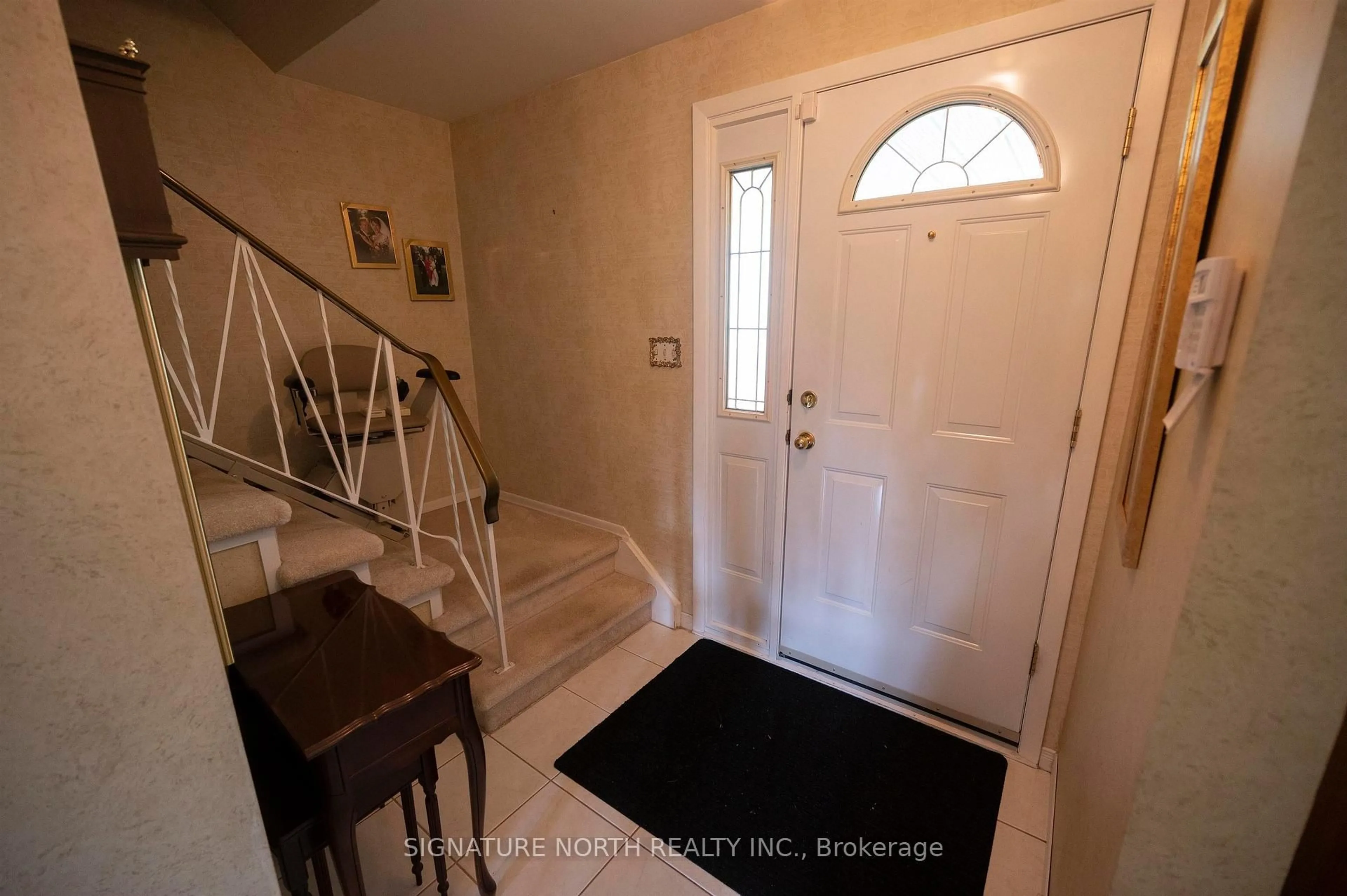Indoor entryway for 177 Whalen Street, Thunder Bay Ontario P7A 7H9