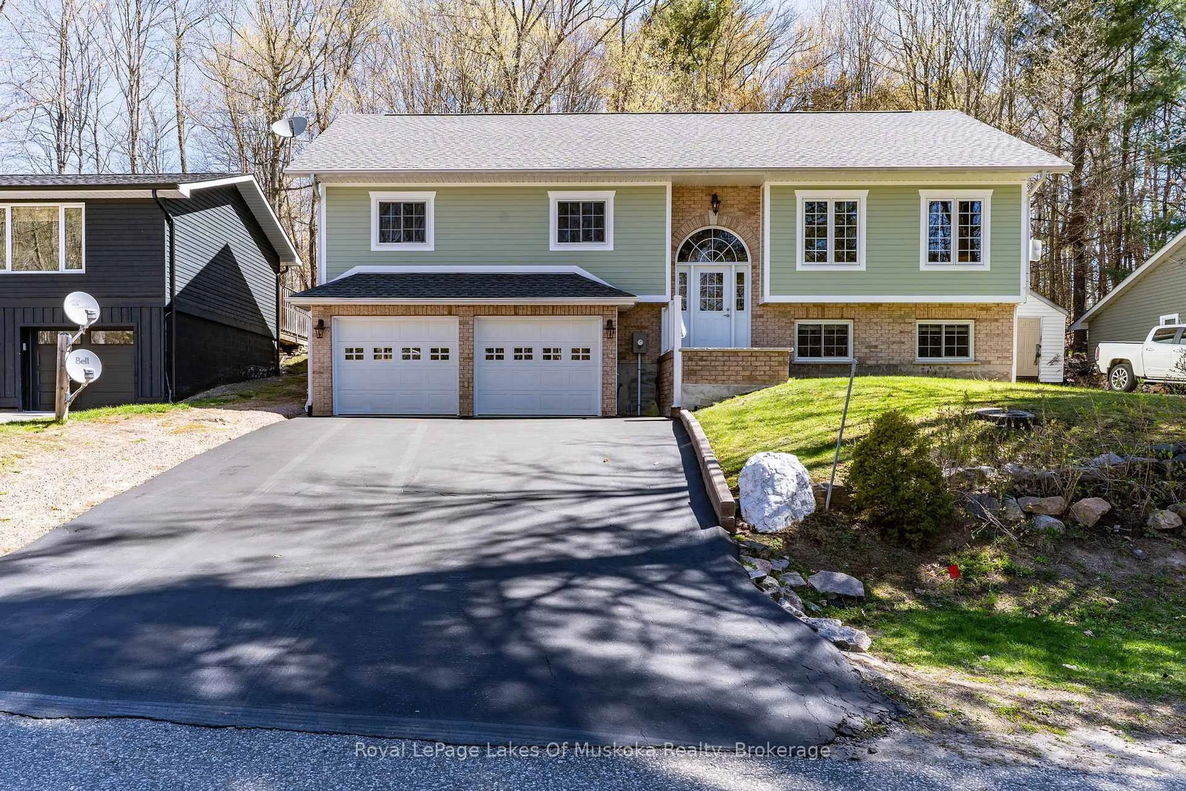 Home with vinyl exterior material, street for 22 Duke St, Muskoka Lakes Ontario P0B 1J0