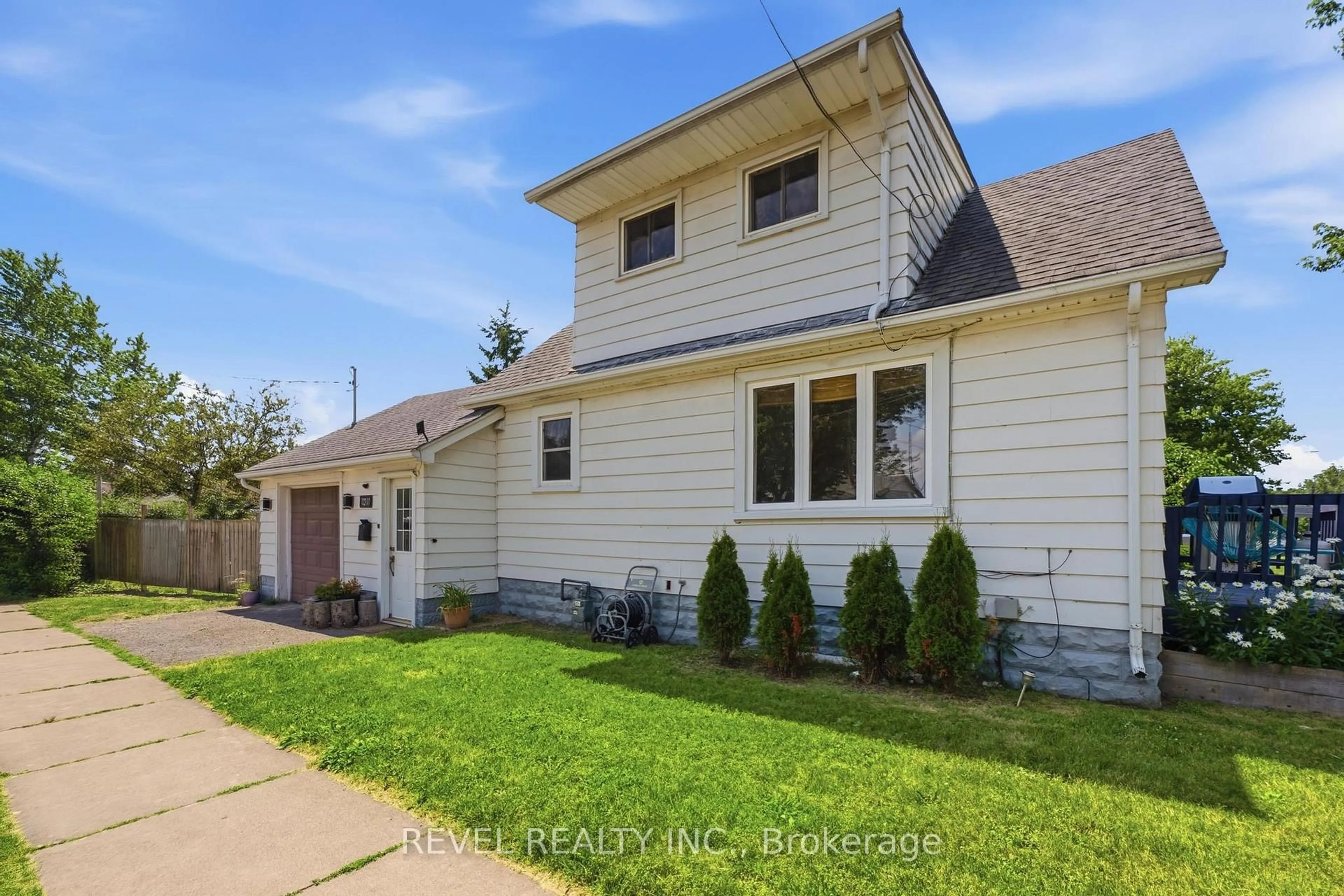 Home with vinyl exterior material, street for 1217 ORCHARD Ave, Fort Erie Ontario L2A 3C8