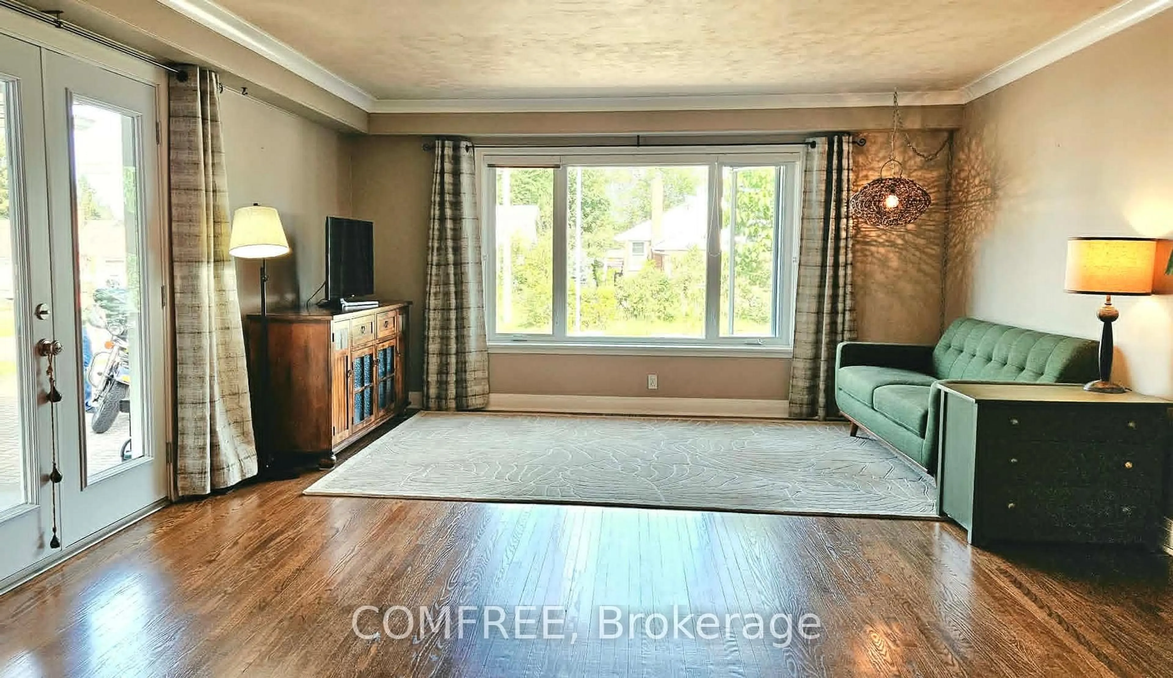 Living room with furniture, unknown for 470 Fraser St, Pembroke Ontario K8A 1Y7