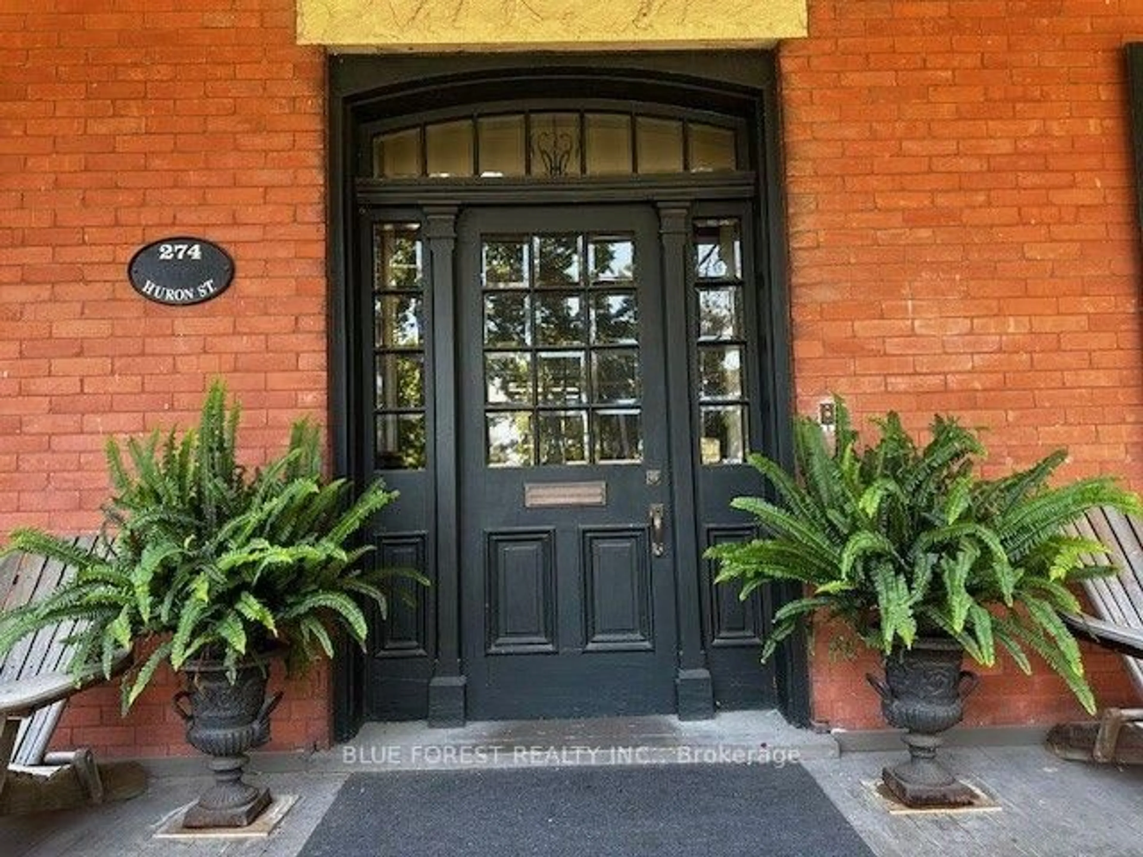 Indoor entryway for 274 Huron St, London East Ontario N6A 2J9