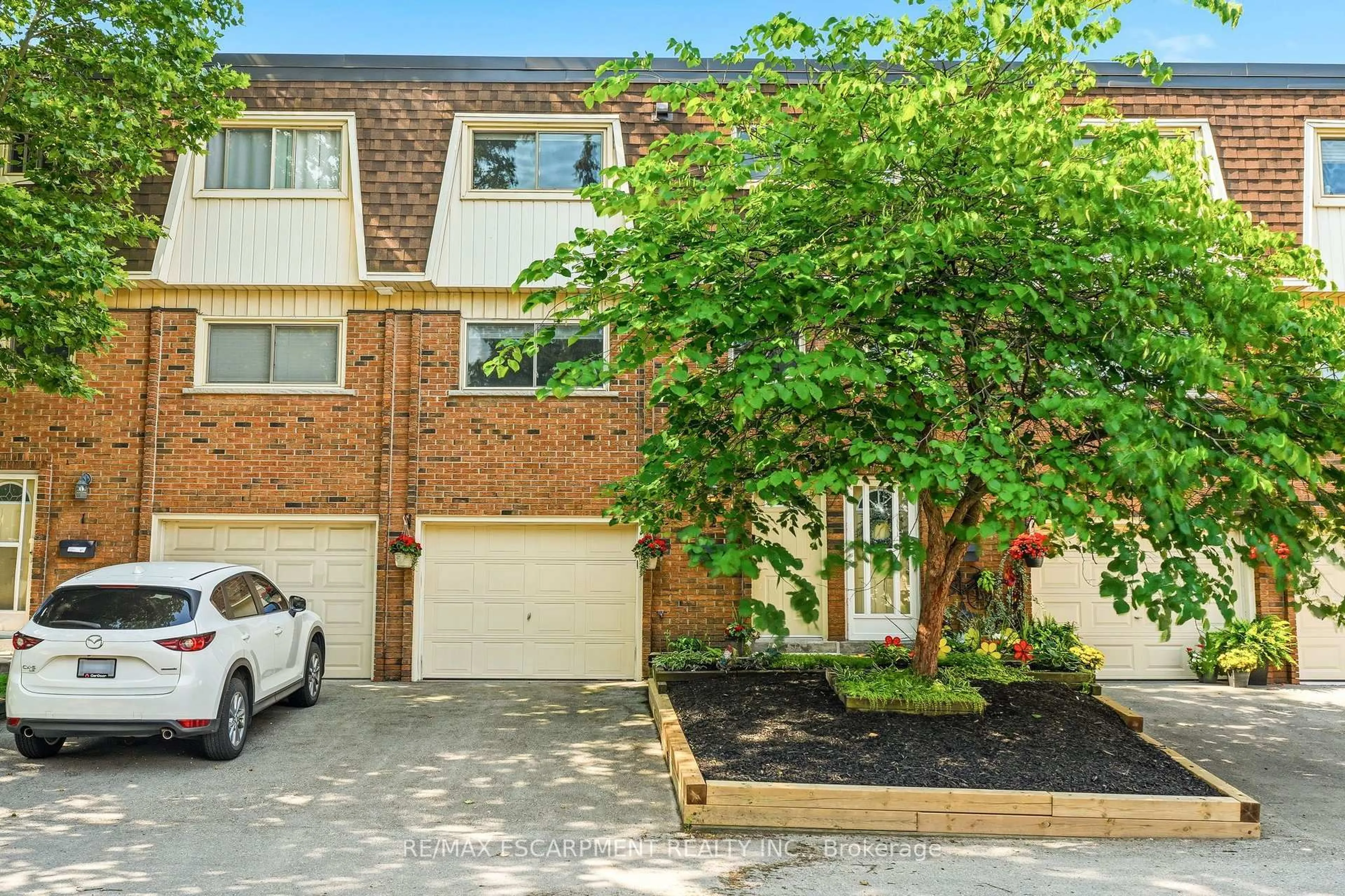 Home with brick exterior material, street for 125 Bonaventure Dr #2, Hamilton Ontario L9C 5Y9