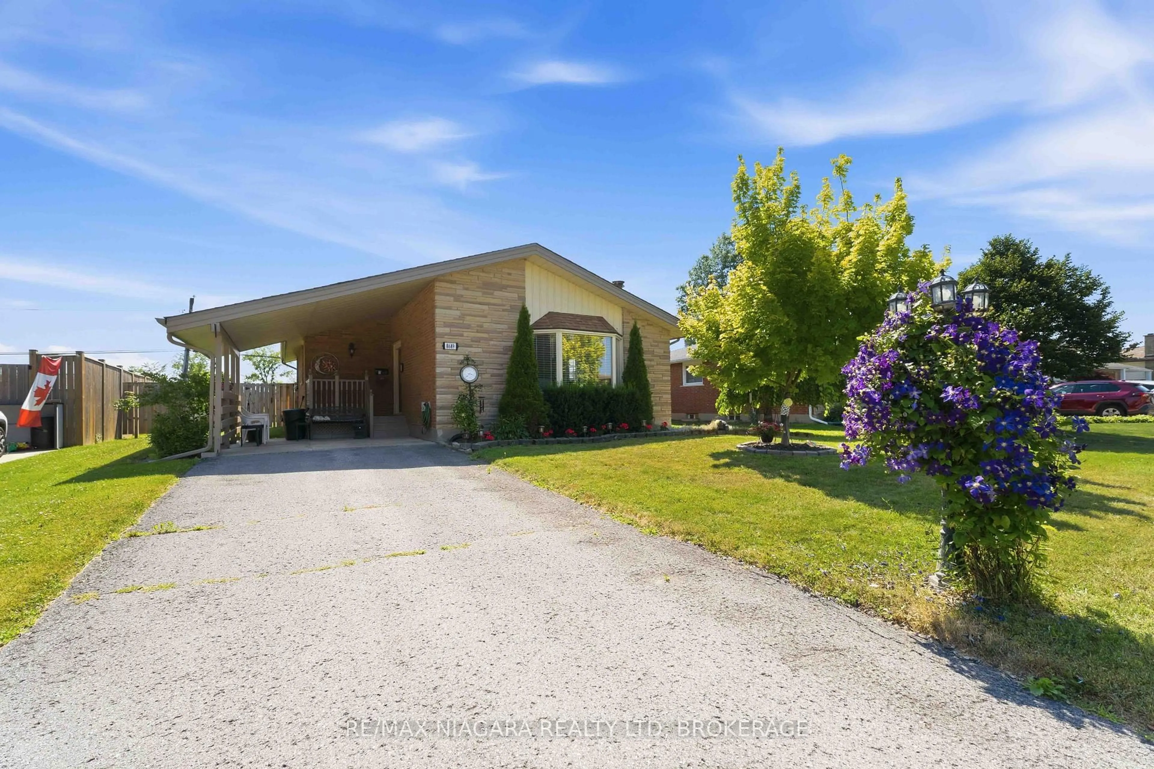 A pic from outside/outdoor area/front of a property/back of a property/a pic from drone, street for 8689 Furlong Ave, Niagara Falls Ontario L2G 6W9