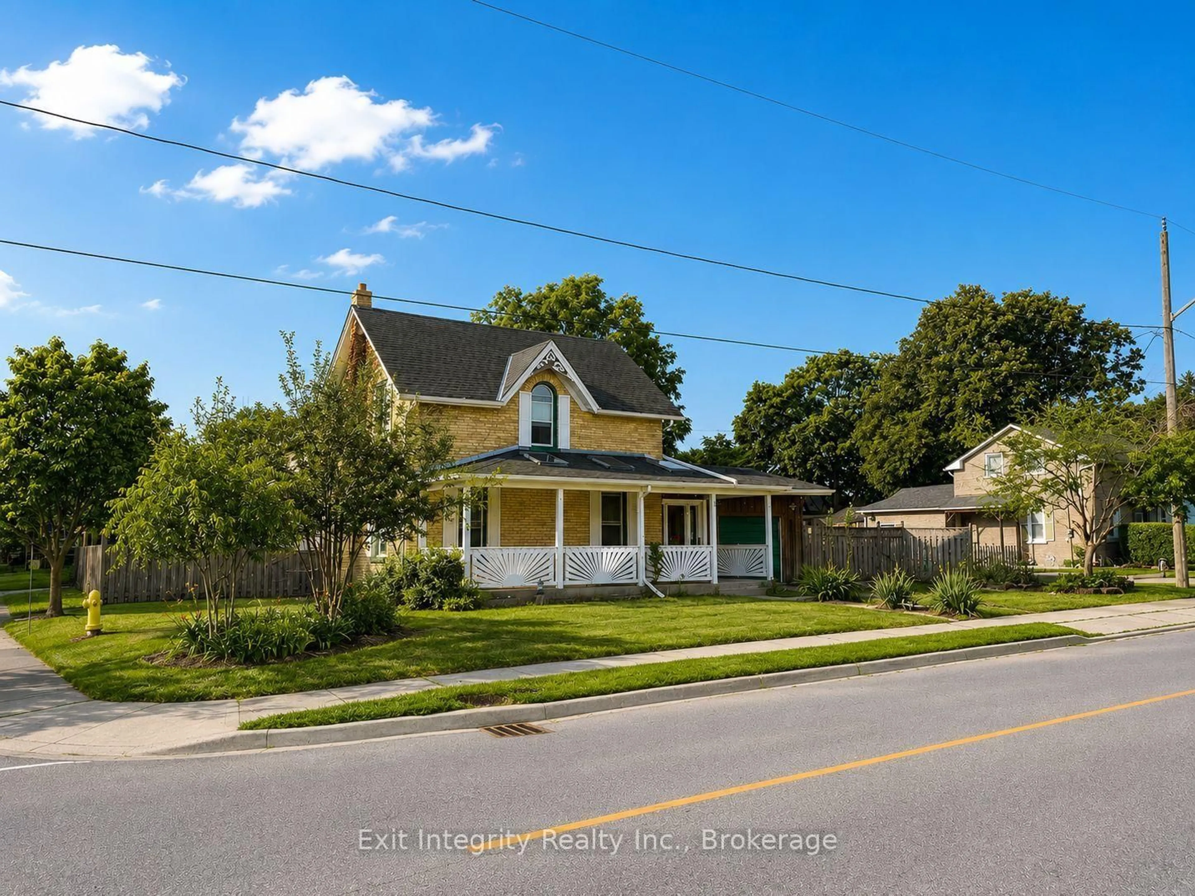 A pic from outside/outdoor area/front of a property/back of a property/a pic from drone, street for 62 Samuelson St, Cambridge Ontario N1R 1J9