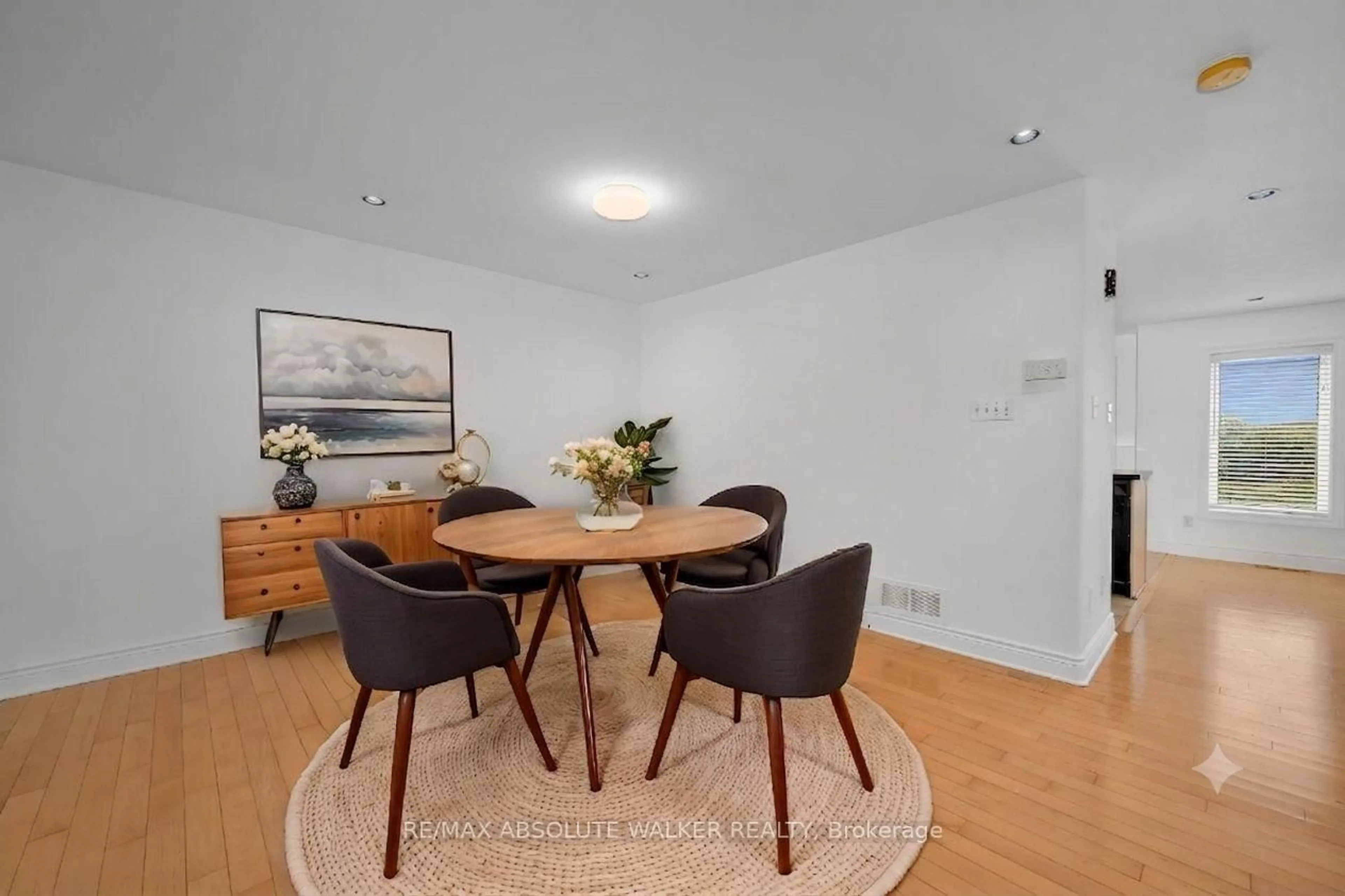 Dining room, wood/laminate floor for 2269 Sandman Cres, Ottawa Ontario K4A 4V7