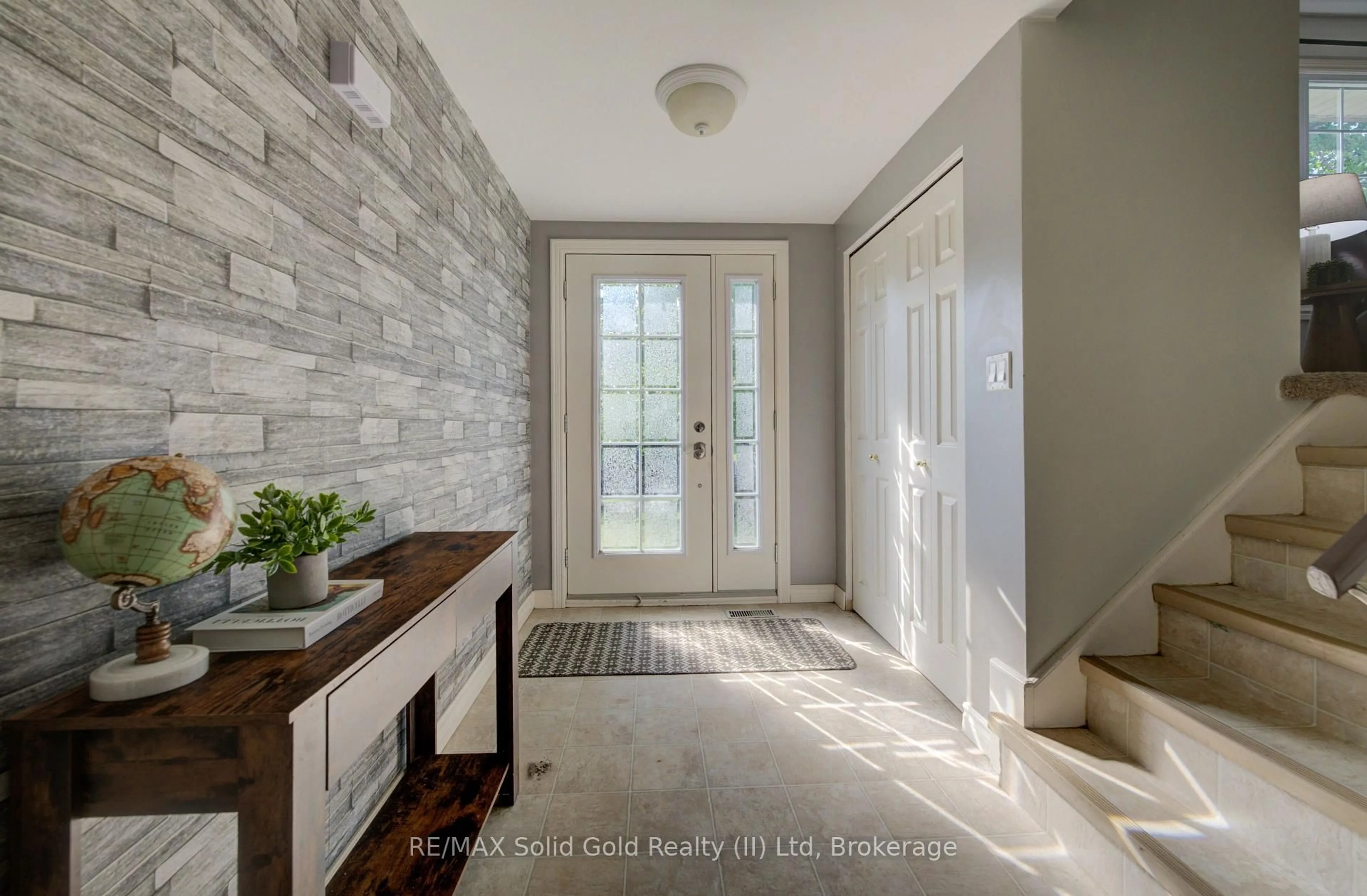 Indoor entryway for 398 Boyne Ave, North Perth Ontario N4W 3K4