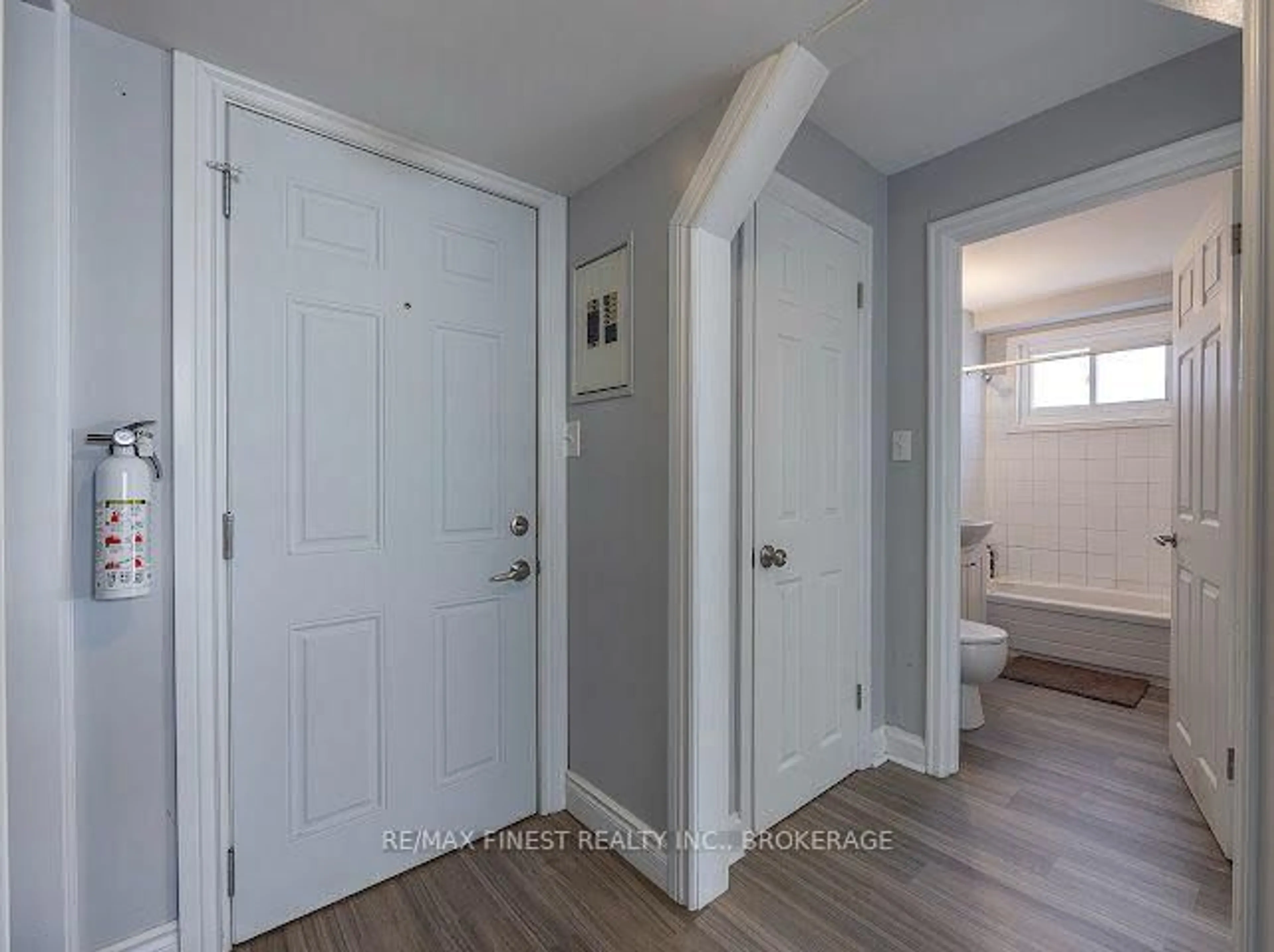 Indoor entryway for 80 Thomas St, Kingston Ontario K7K 2E3