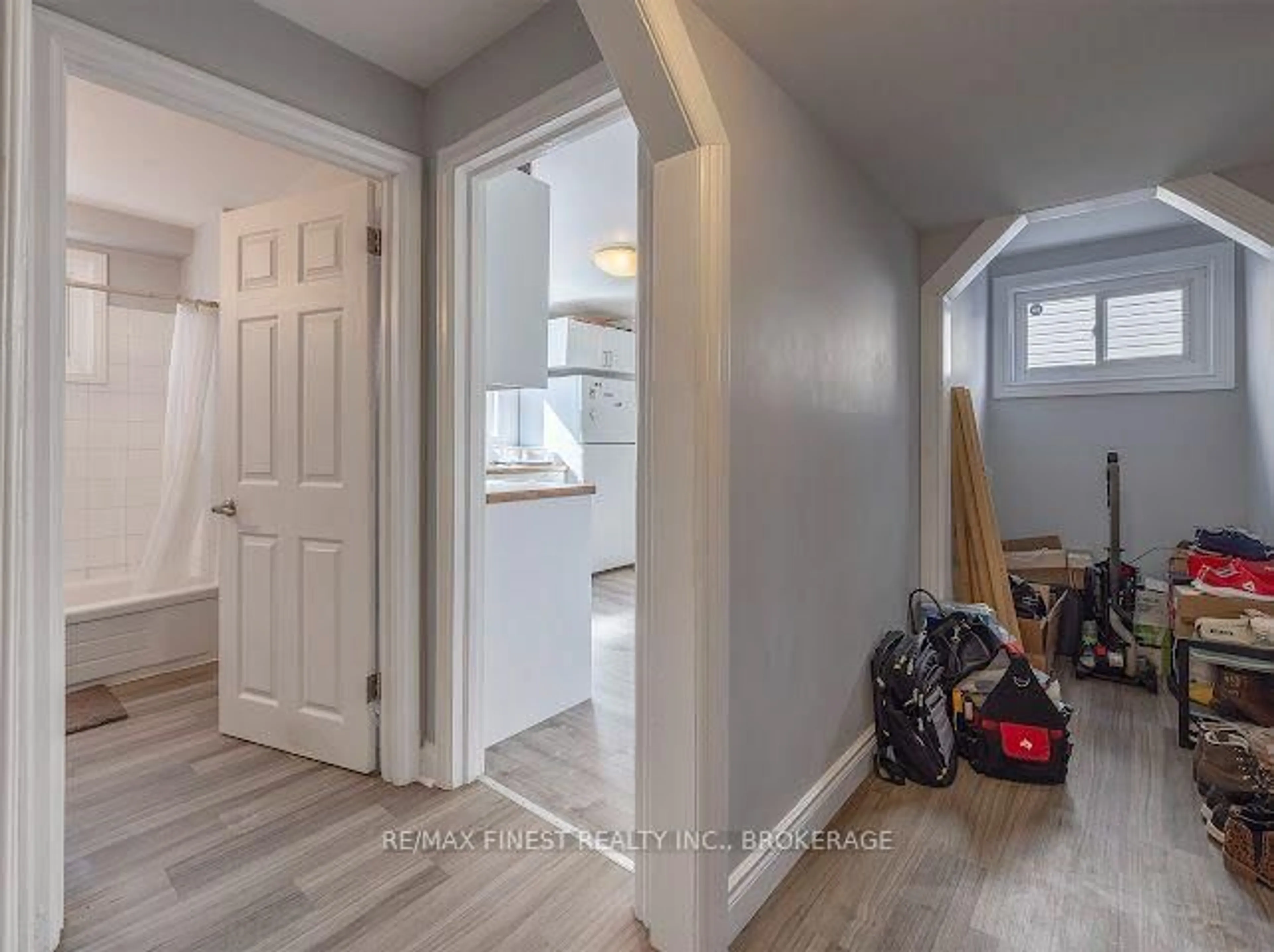 Indoor entryway for 80 Thomas St, Kingston Ontario K7K 2E3