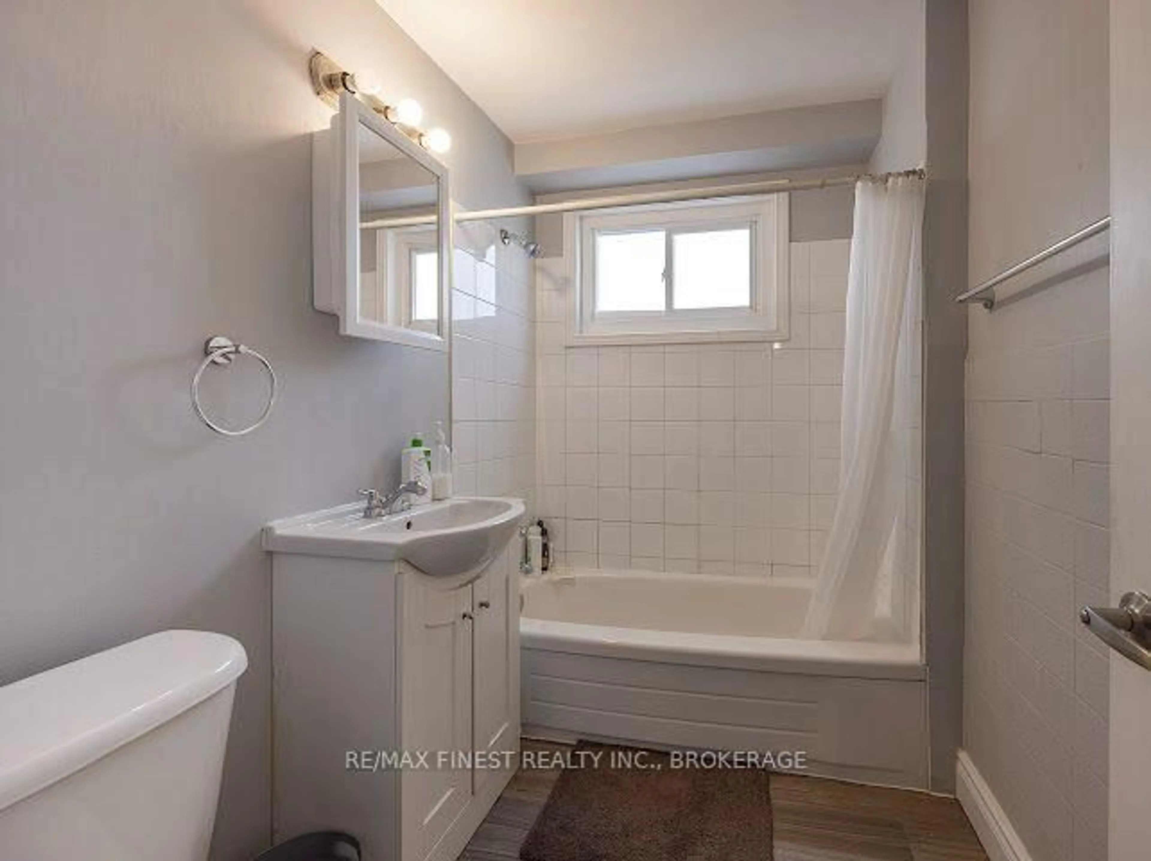 Standard bathroom, ceramic/tile floor for 80 Thomas St, Kingston Ontario K7K 2E3