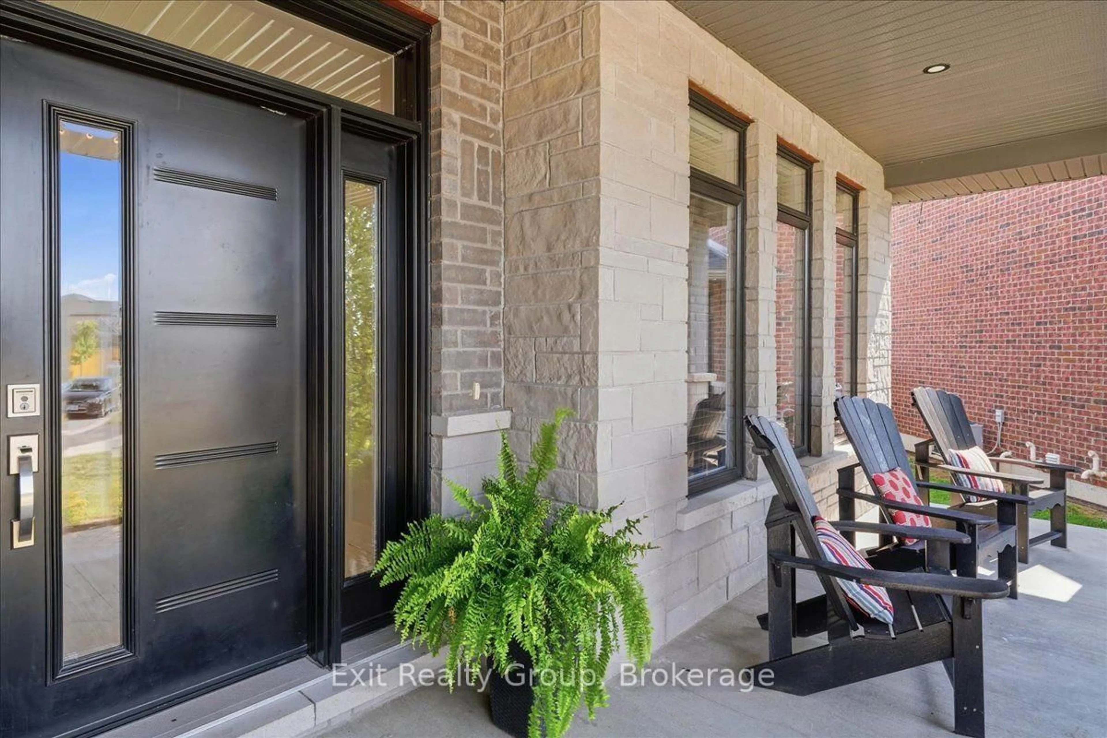 Indoor entryway for 48 Hummingbird Dr, Belleville Ontario K8N 0H7