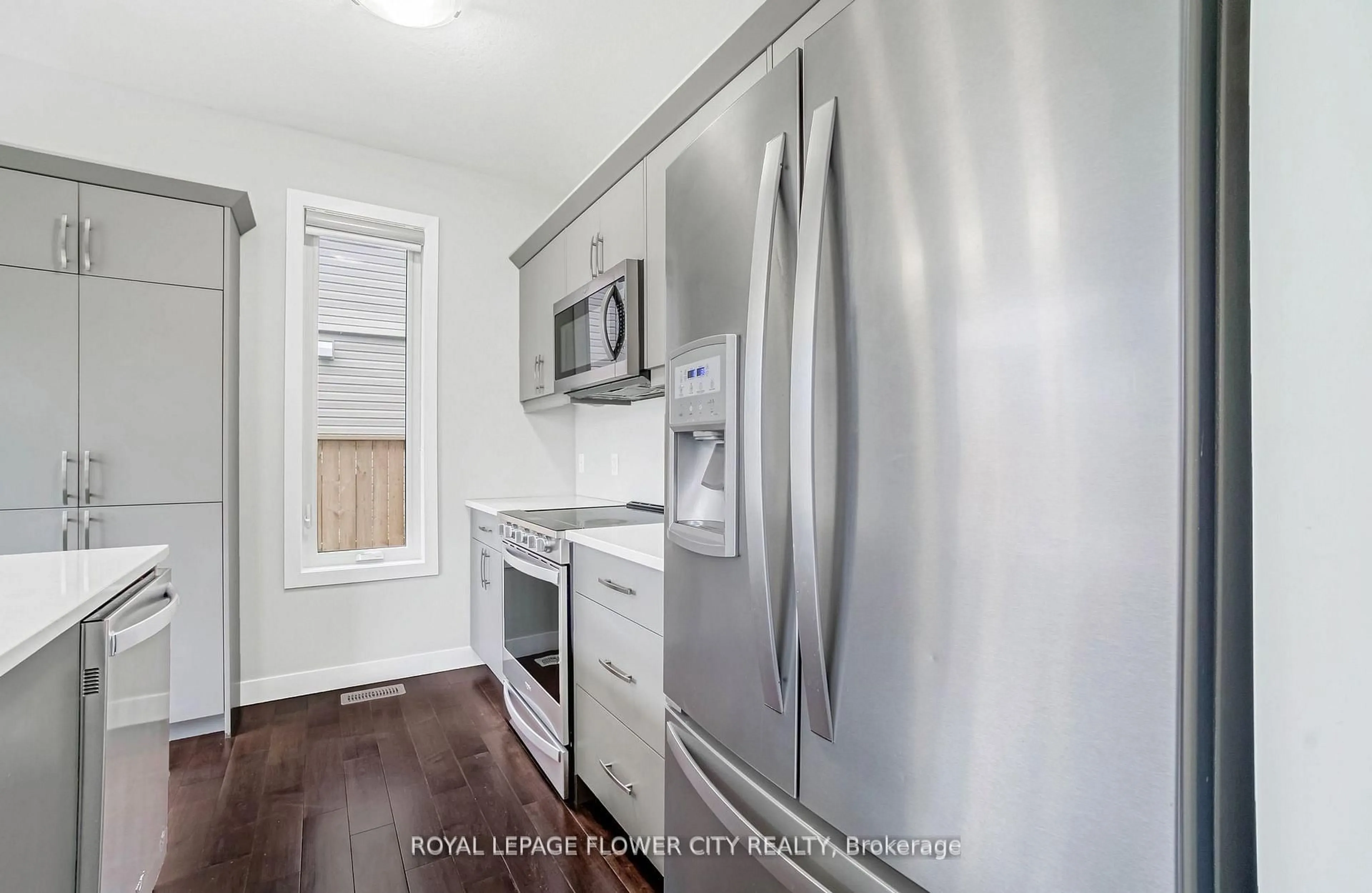 Standard kitchen, wood/laminate floor for 1266 Twilite Blvd, London North Ontario N6G 0X7