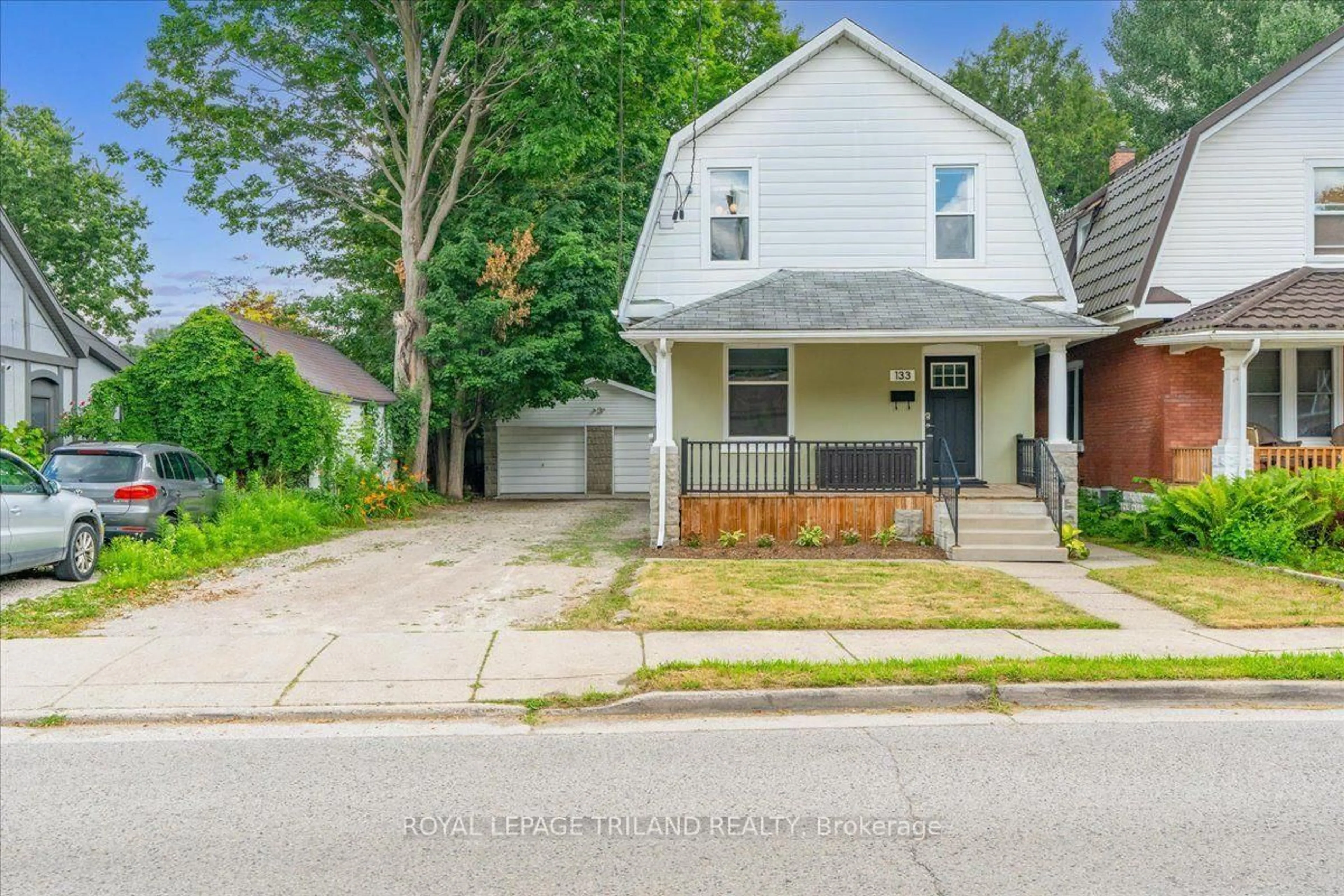 A pic from outside/outdoor area/front of a property/back of a property/a pic from drone, street for 133 Wilson Ave, London North Ontario N6H 1Y1