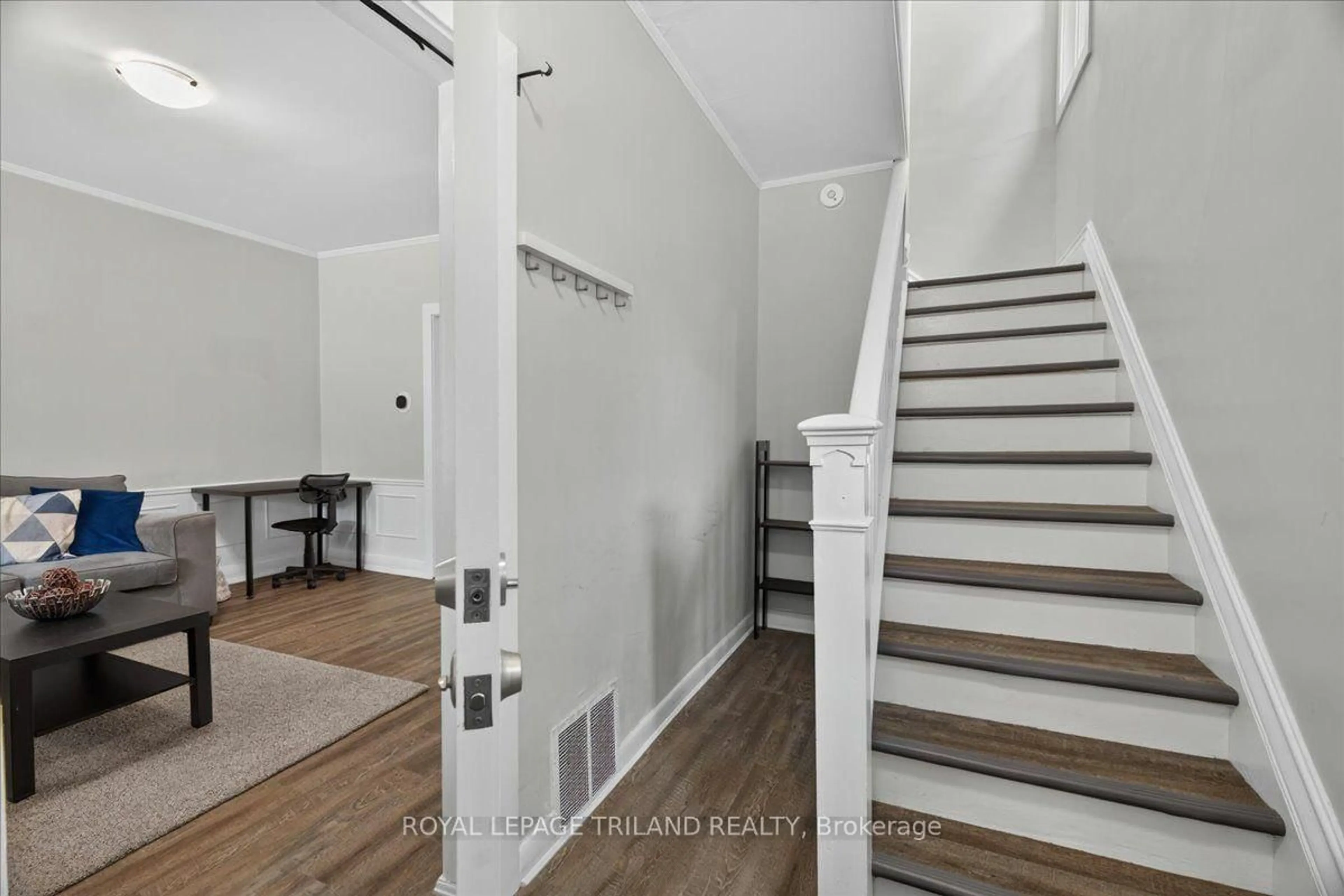 Indoor entryway for 133 Wilson Ave, London North Ontario N6H 1Y1