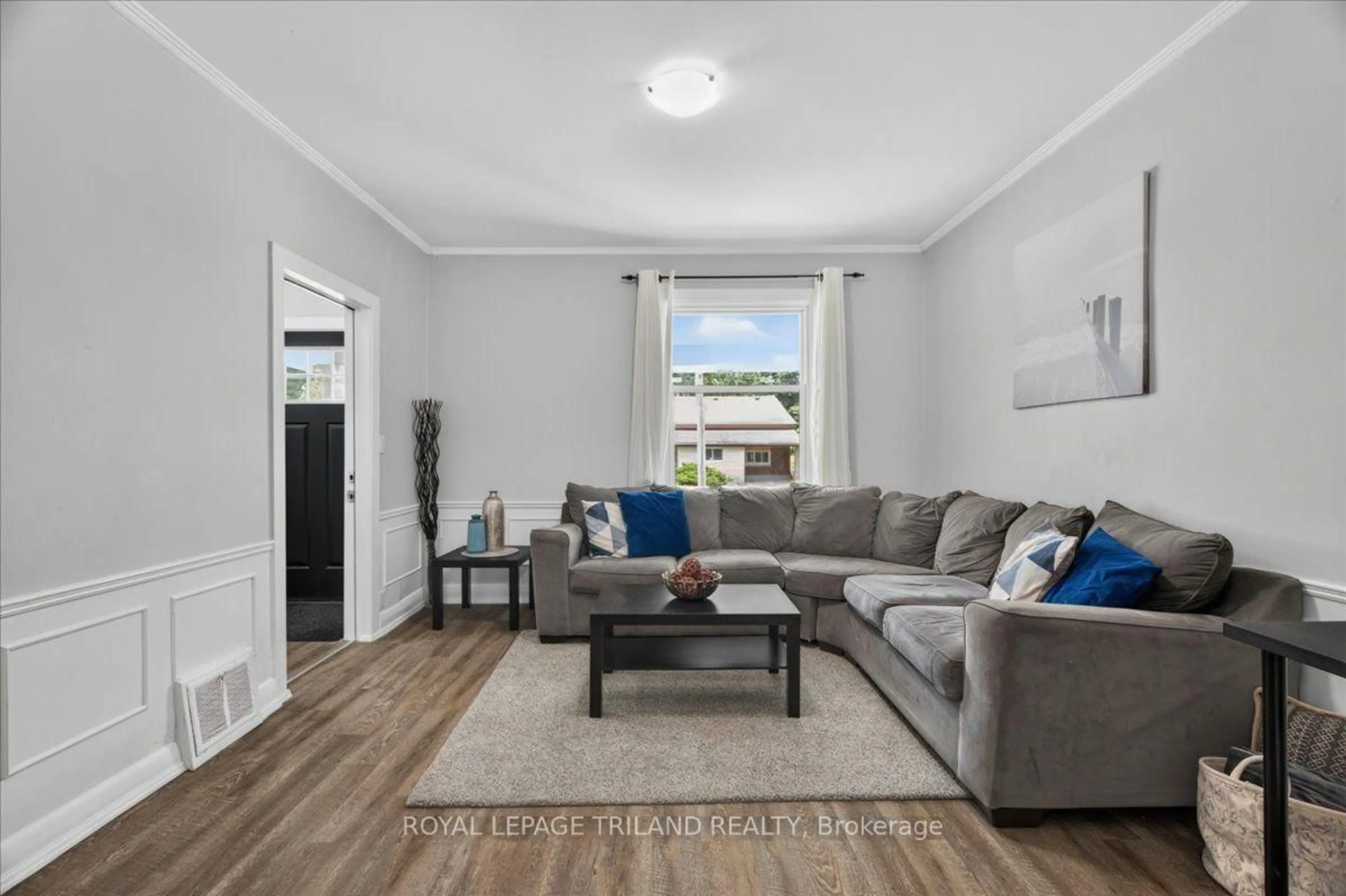 Living room with furniture, unknown for 133 Wilson Ave, London North Ontario N6H 1Y1