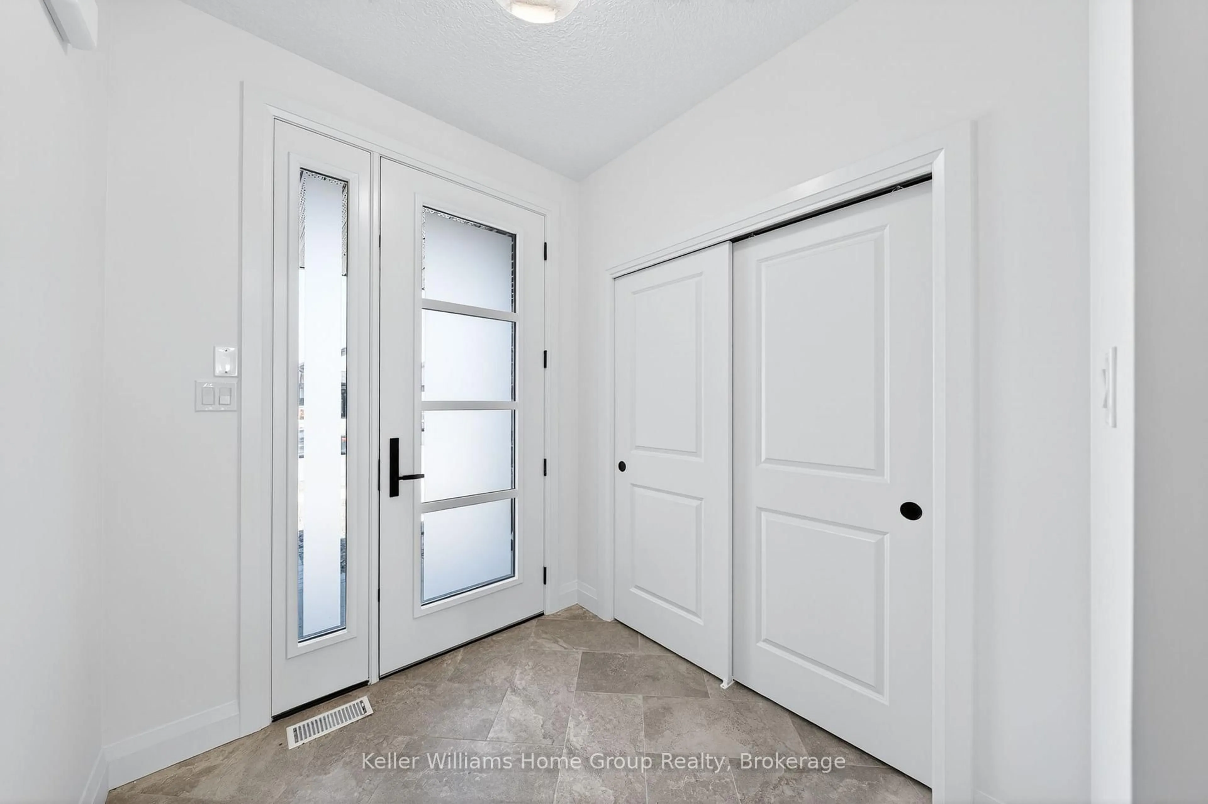 Indoor entryway for 17 Halls Dr, Centre Wellington Ontario N0B 1S0