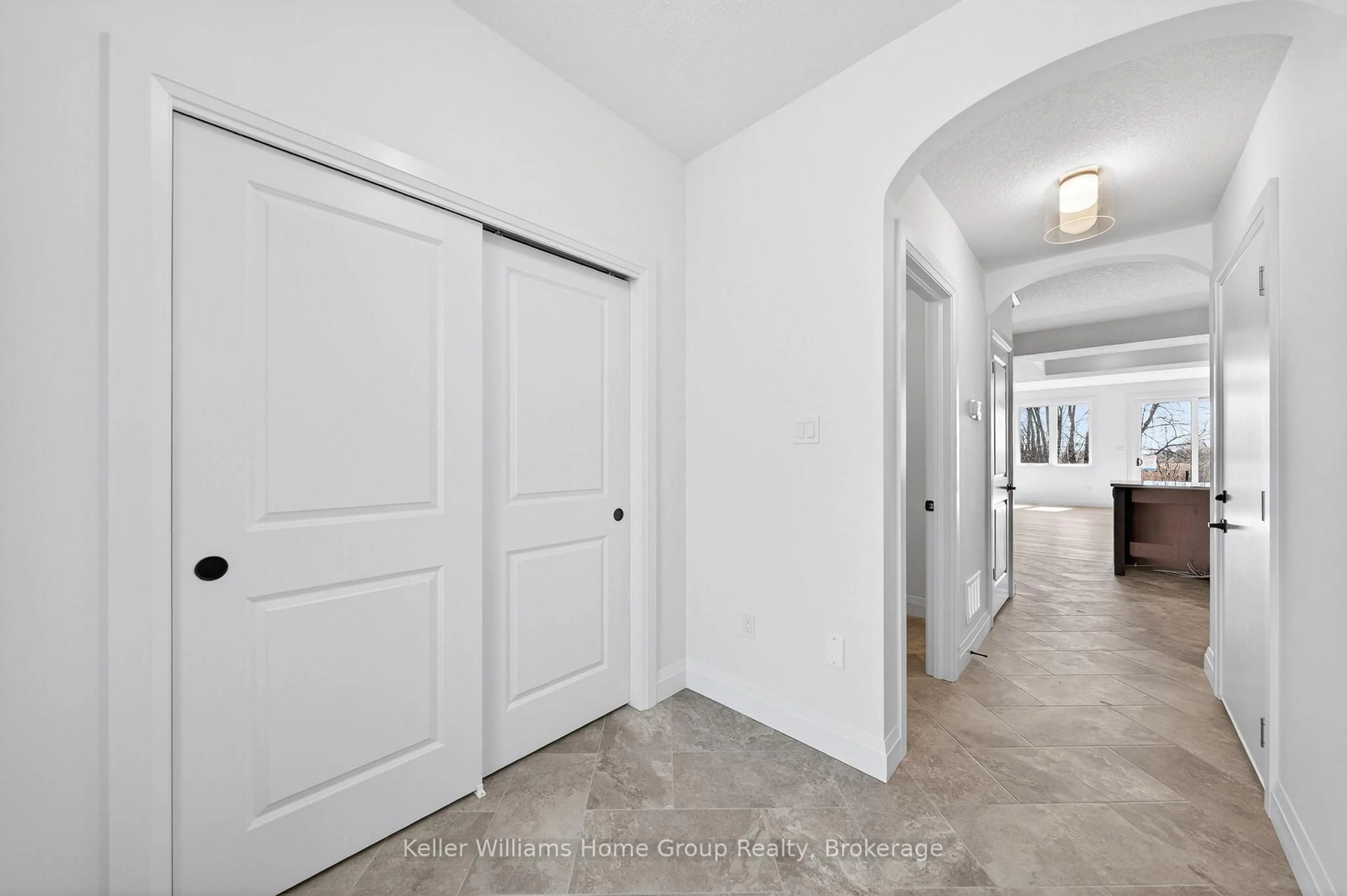 Indoor entryway for 17 Halls Dr, Centre Wellington Ontario N0B 1S0