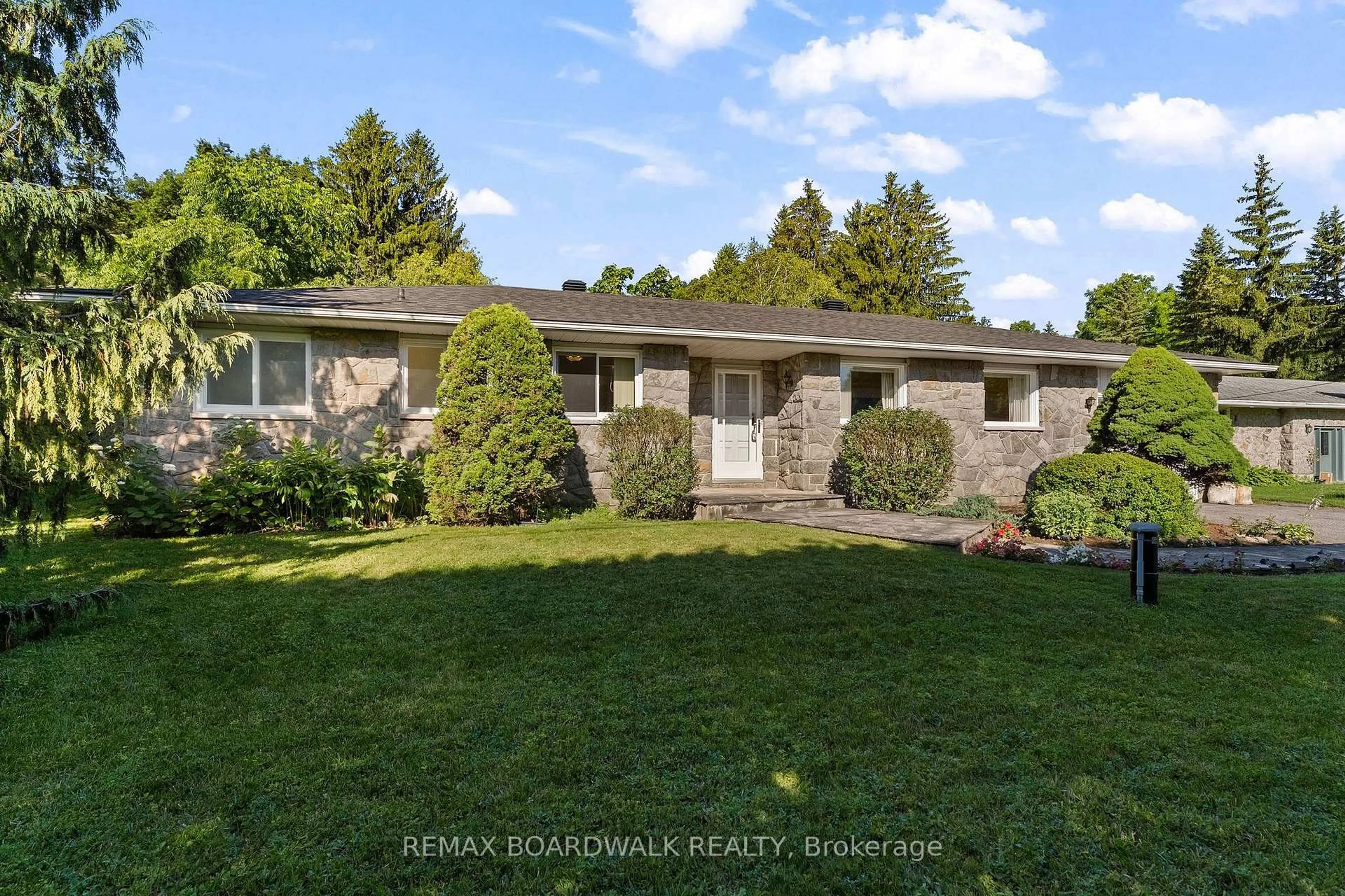 A pic from outside/outdoor area/front of a property/back of a property/a pic from drone, street for 3572 Woodroffe Ave, Barrhaven Ontario K2J 4G7