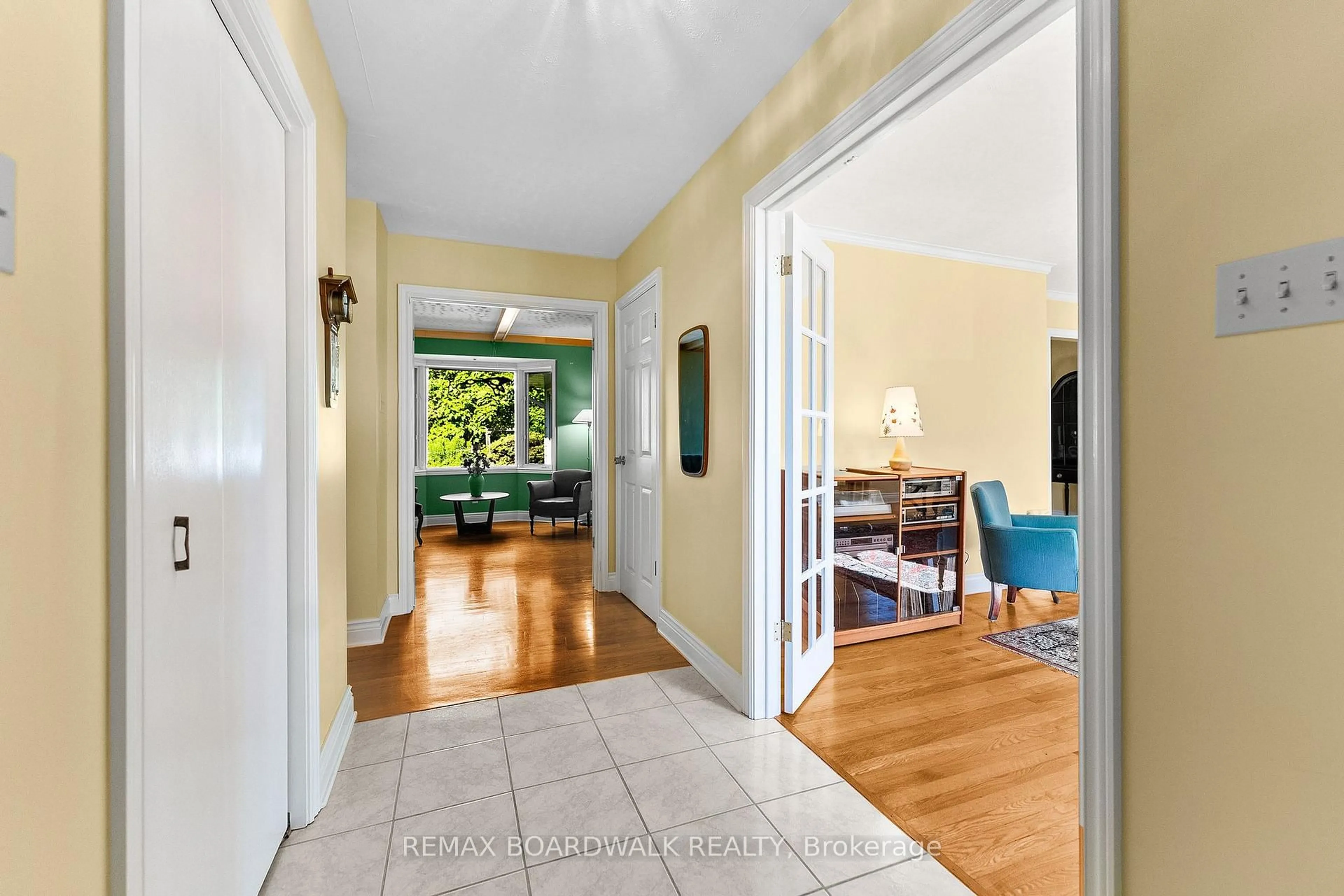 Indoor entryway for 3572 Woodroffe Ave, Barrhaven Ontario K2J 4G7