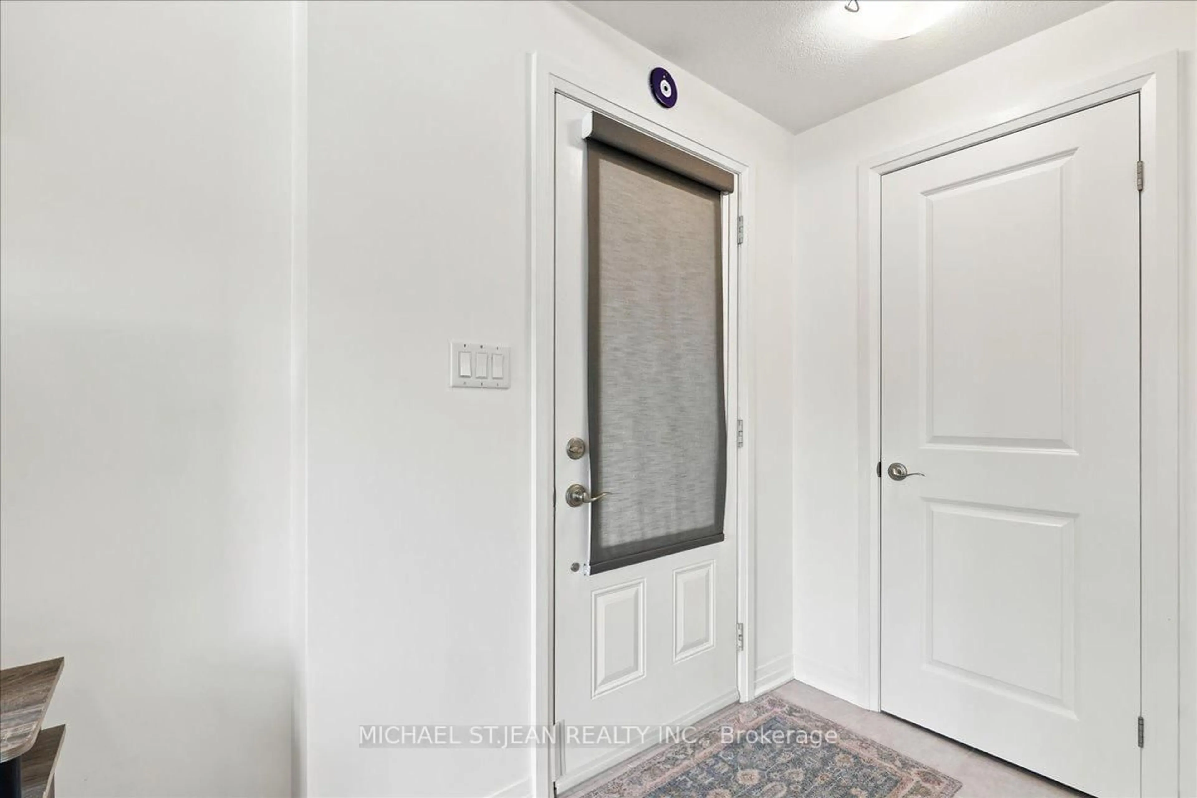 Indoor entryway for 115 South Creek Dr #12D, Kitchener Ontario N2P 0H2