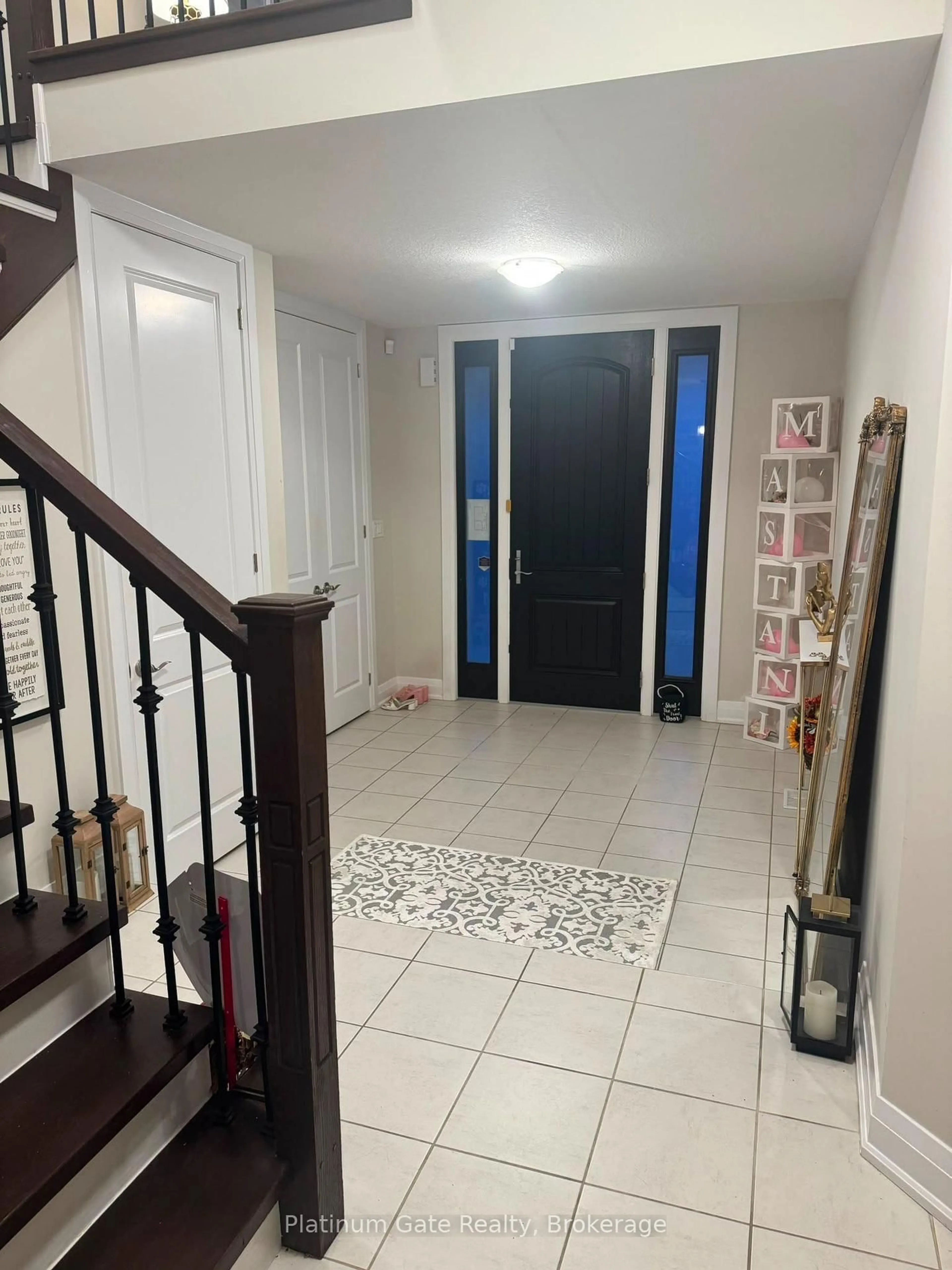 Indoor foyer for 99 Ian Ormston Dr, Kitchener Ontario N2P 0K2