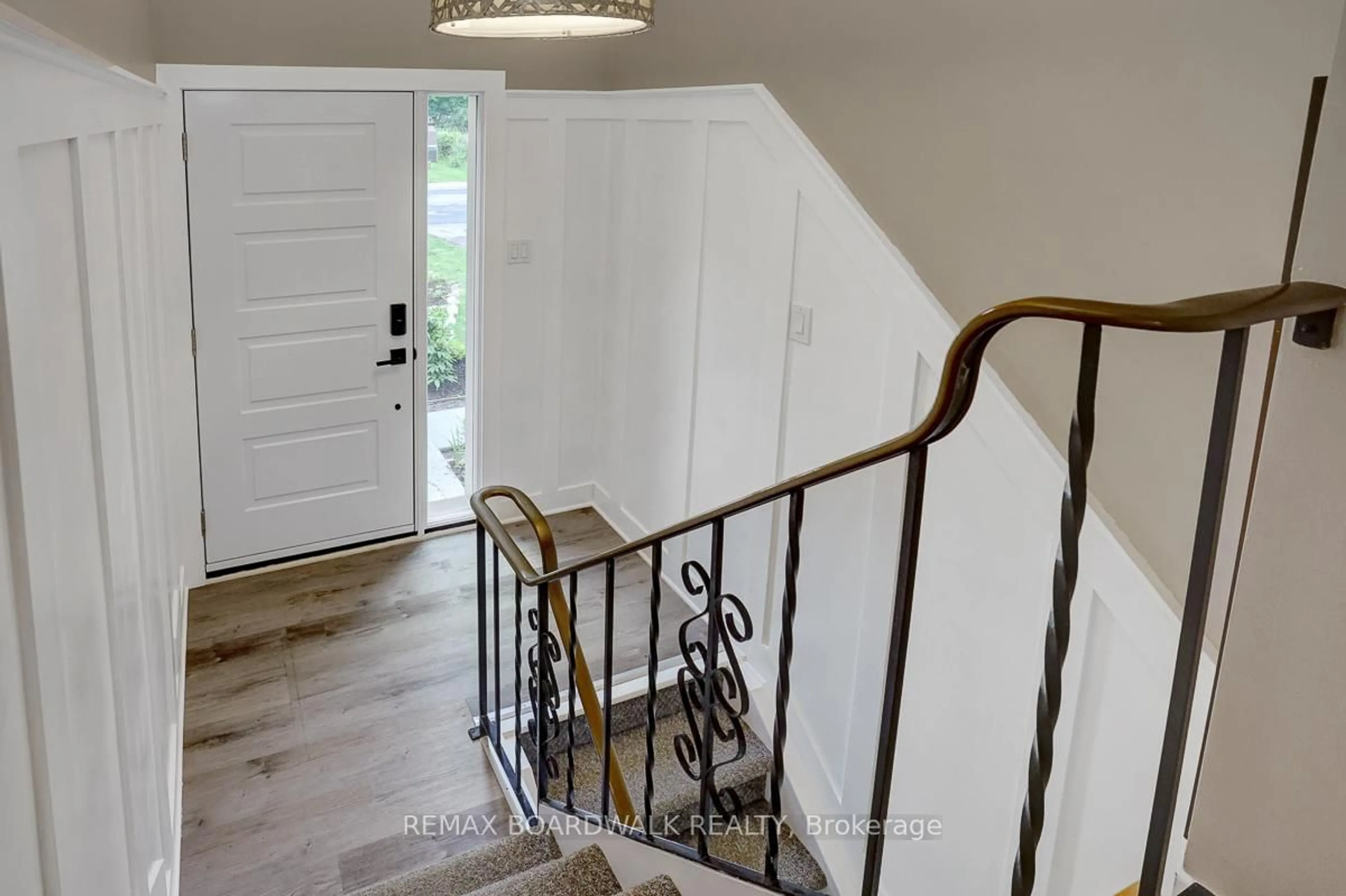 Indoor entryway for 101 Park Ave, Carleton Place Ontario K7C 2H4